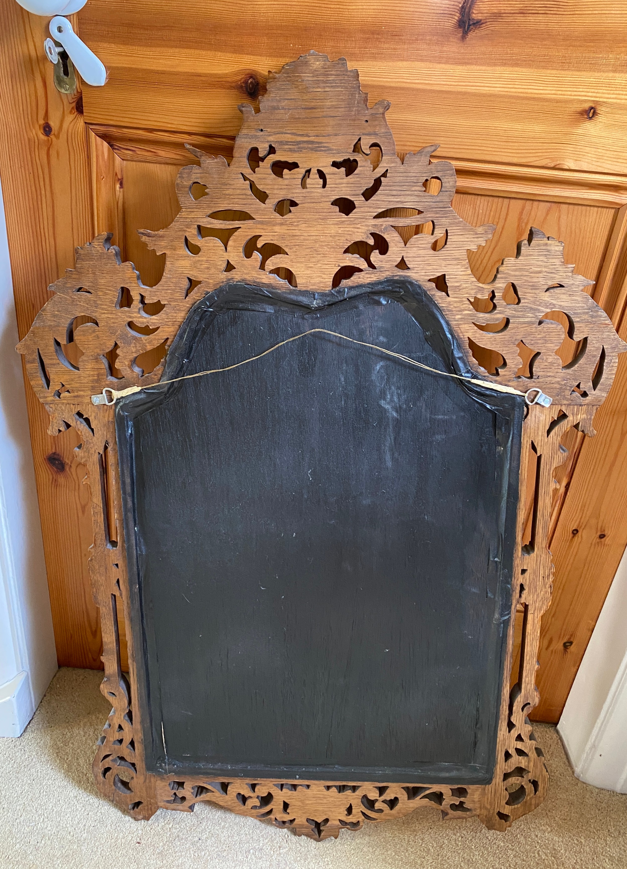 A decorative carved oak wall mirror. - Image 3 of 3