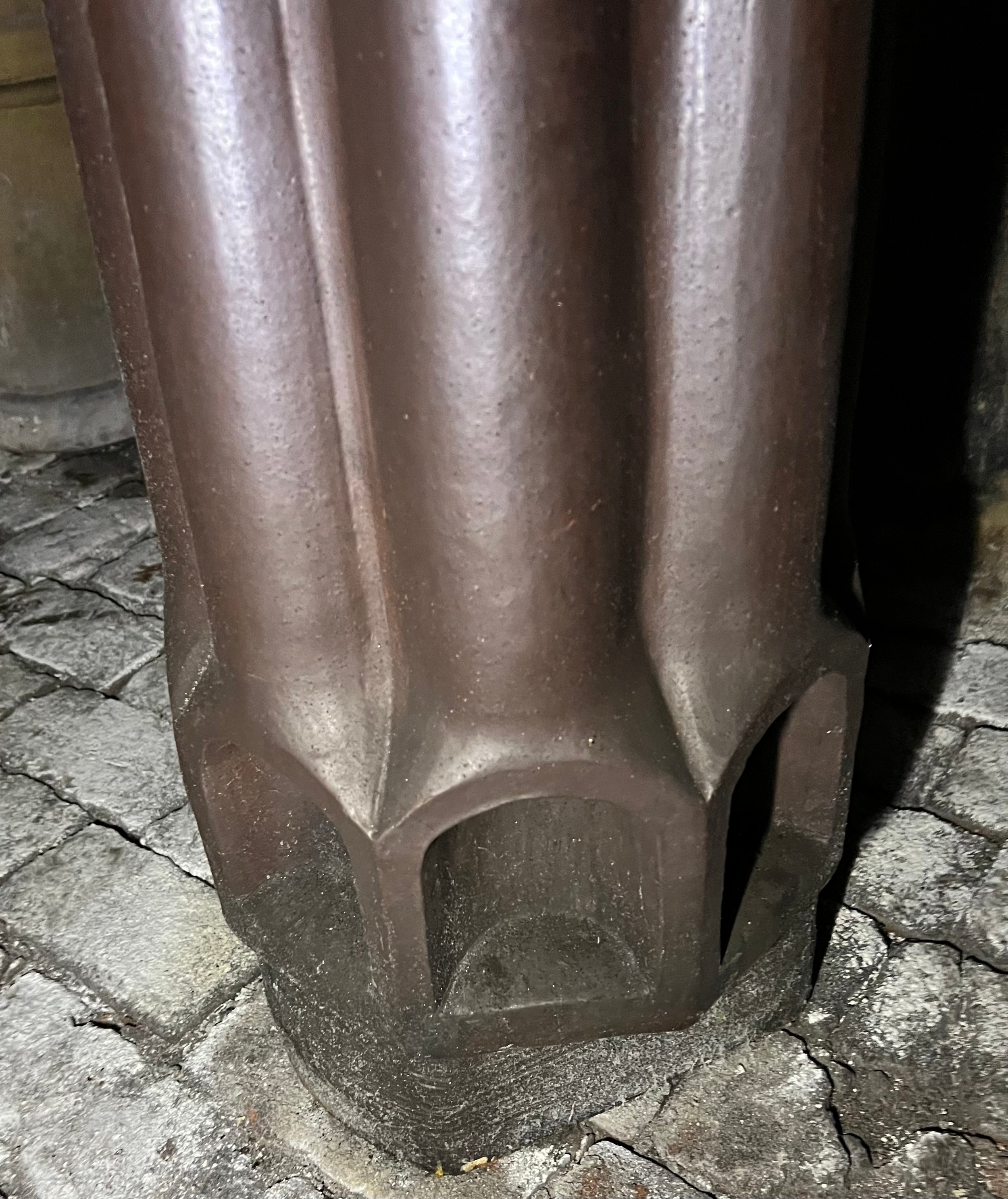 Brown glaze Chimney Pot with crown top 120cm h - Image 2 of 2