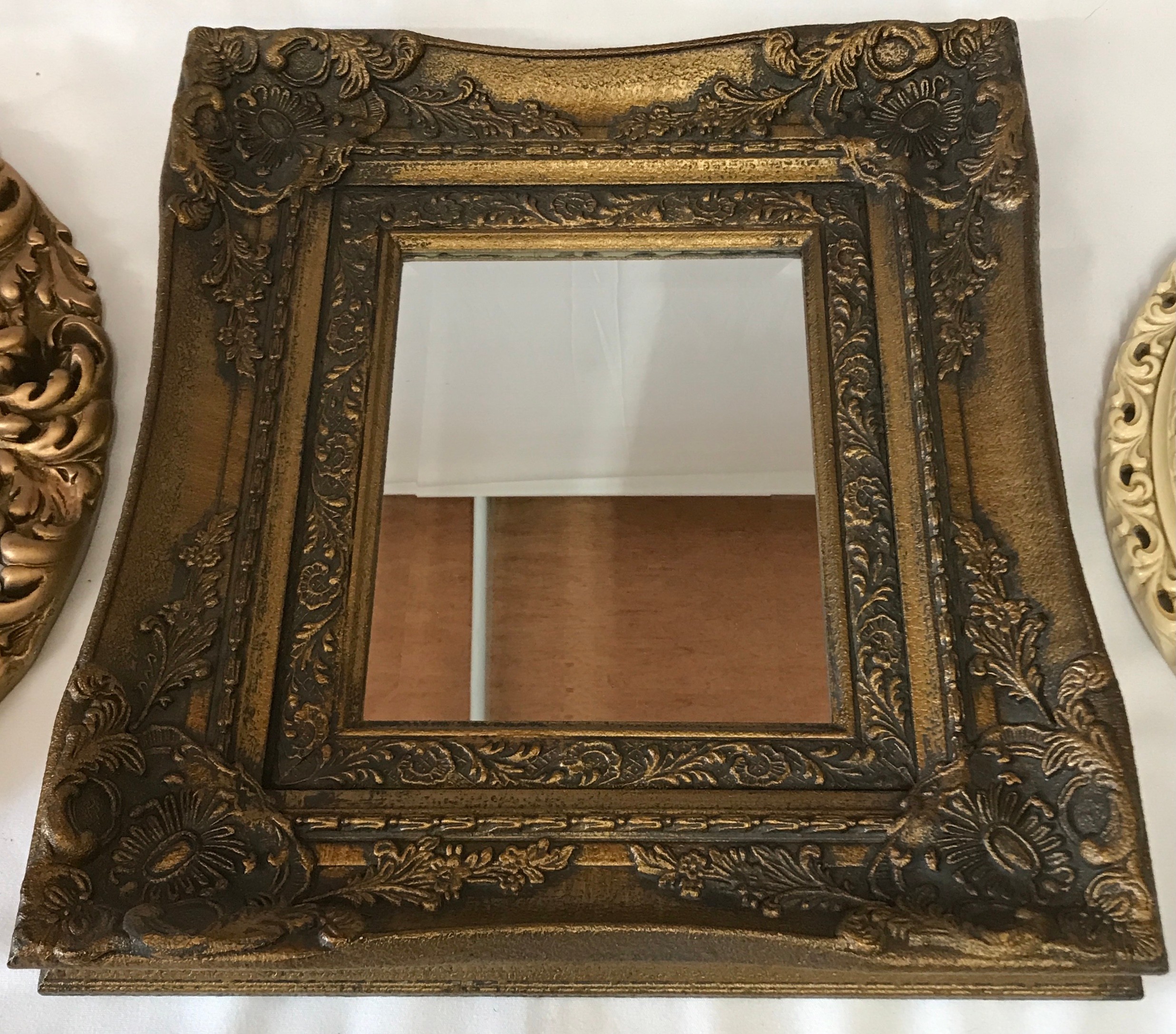 Three contemporary mirrors two gilt framed largest round one 46cm diameter, oblong gilt 45 x 39cm - Image 3 of 4