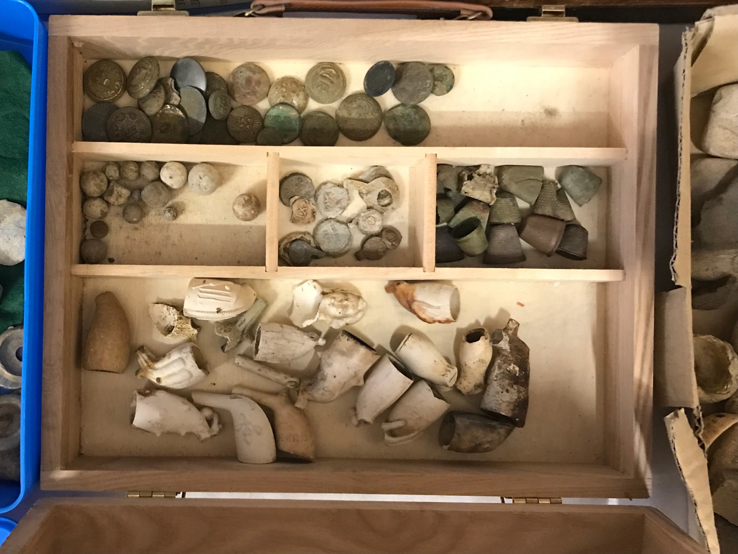 Metal Detecting Finds- Wooden box containing clay pipe parts, lead seals, thimbles, musket balls and - Image 6 of 13