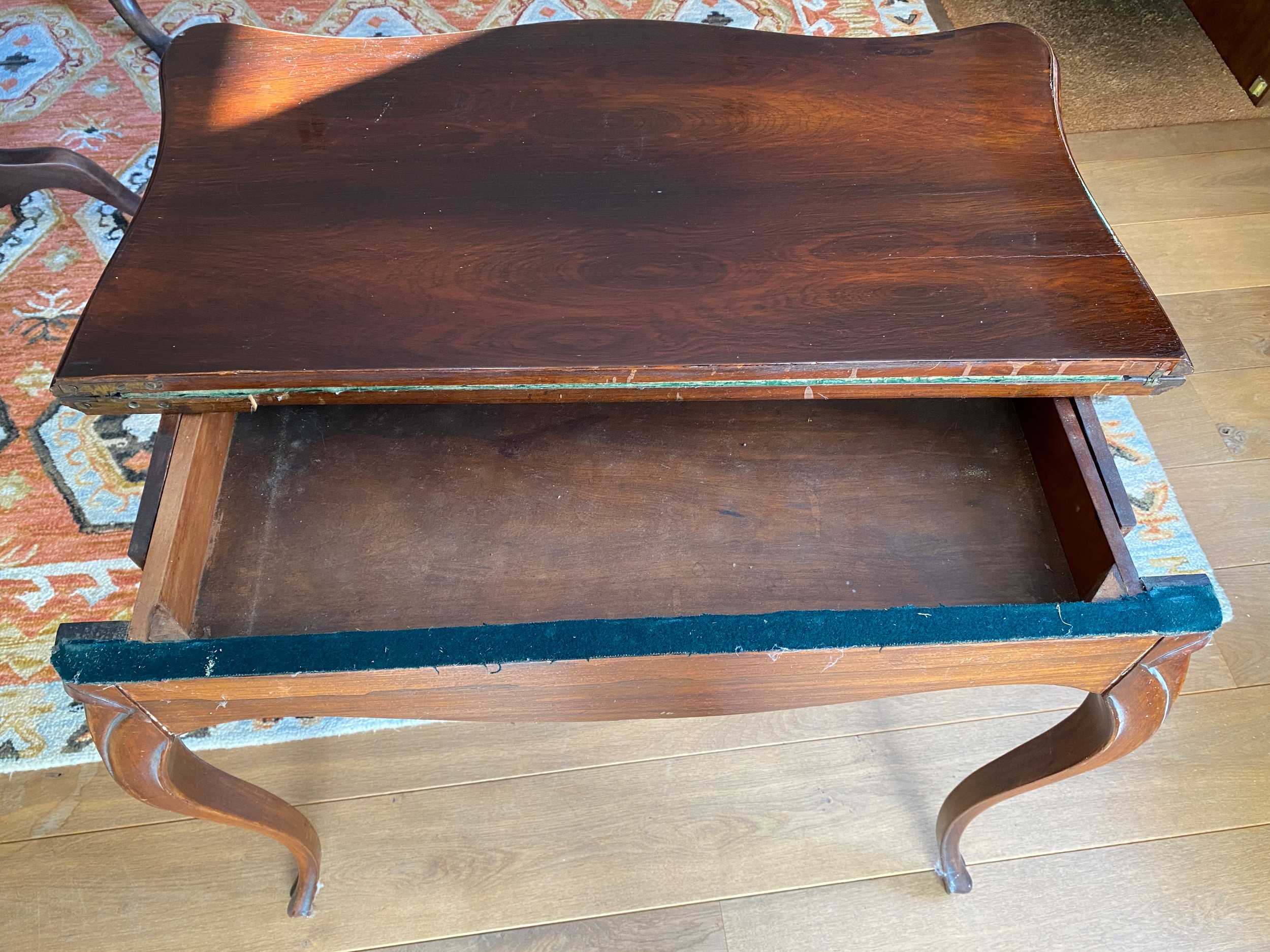 A 19thC rosewood card table on cabriole legs and baize lining. - Image 5 of 6