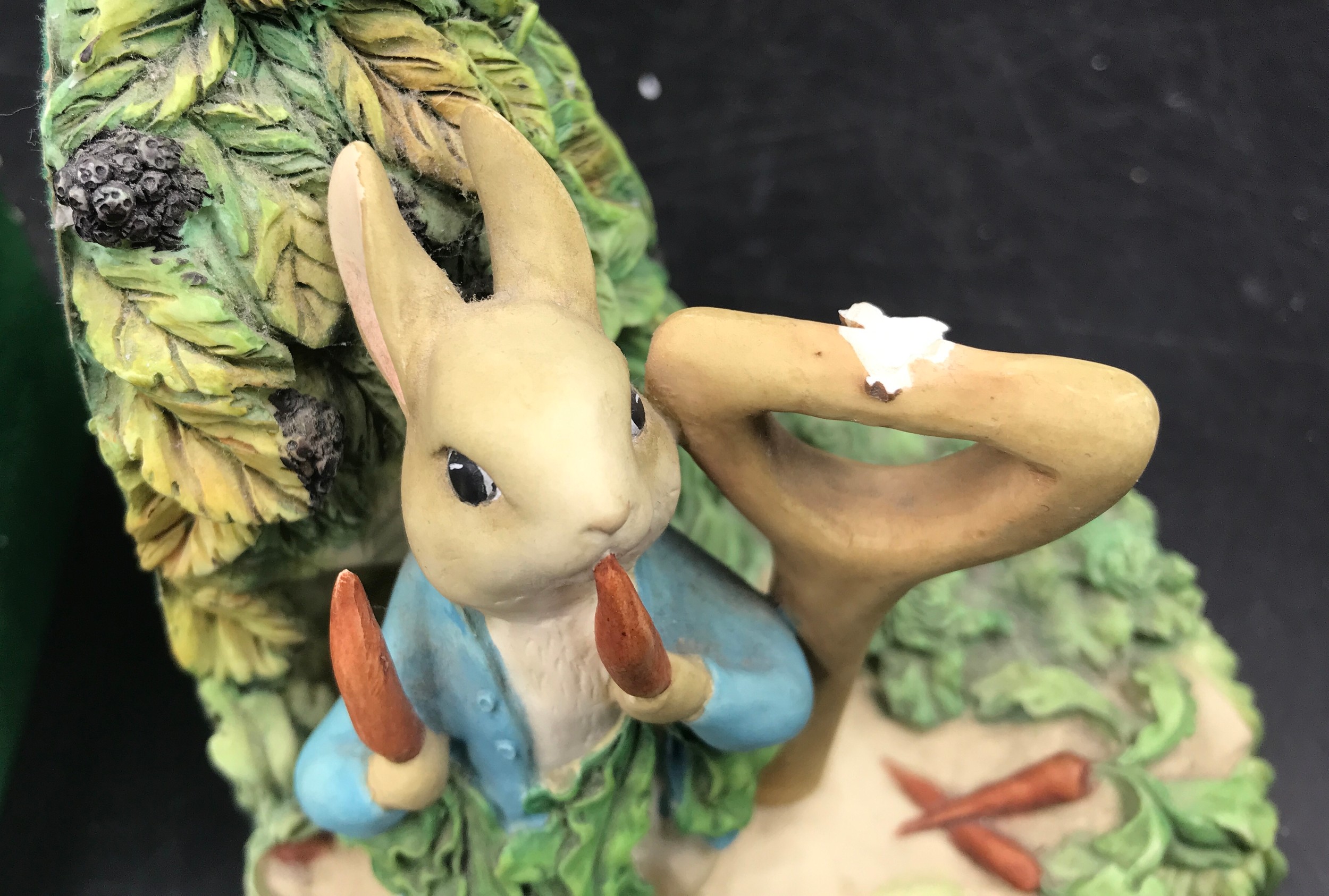 A pair of Beatrix Potter Border Fine Arts Peter Rabbit book ends. - Image 2 of 6
