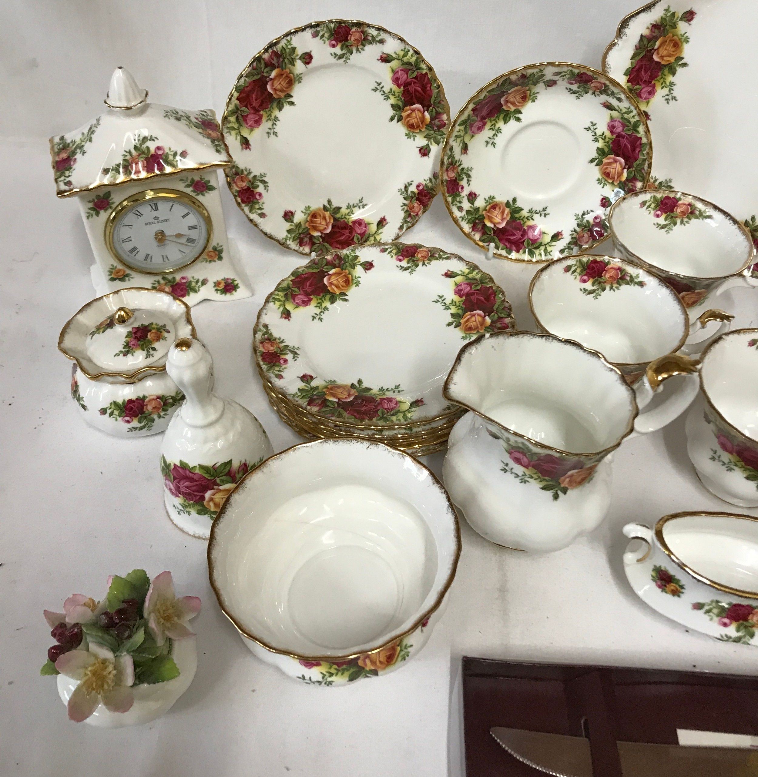 Royal Albert 'Old Country Roses' comprising: 6 x cups and saucers, sugar bowl, milk jug, 6 x small - Image 2 of 5