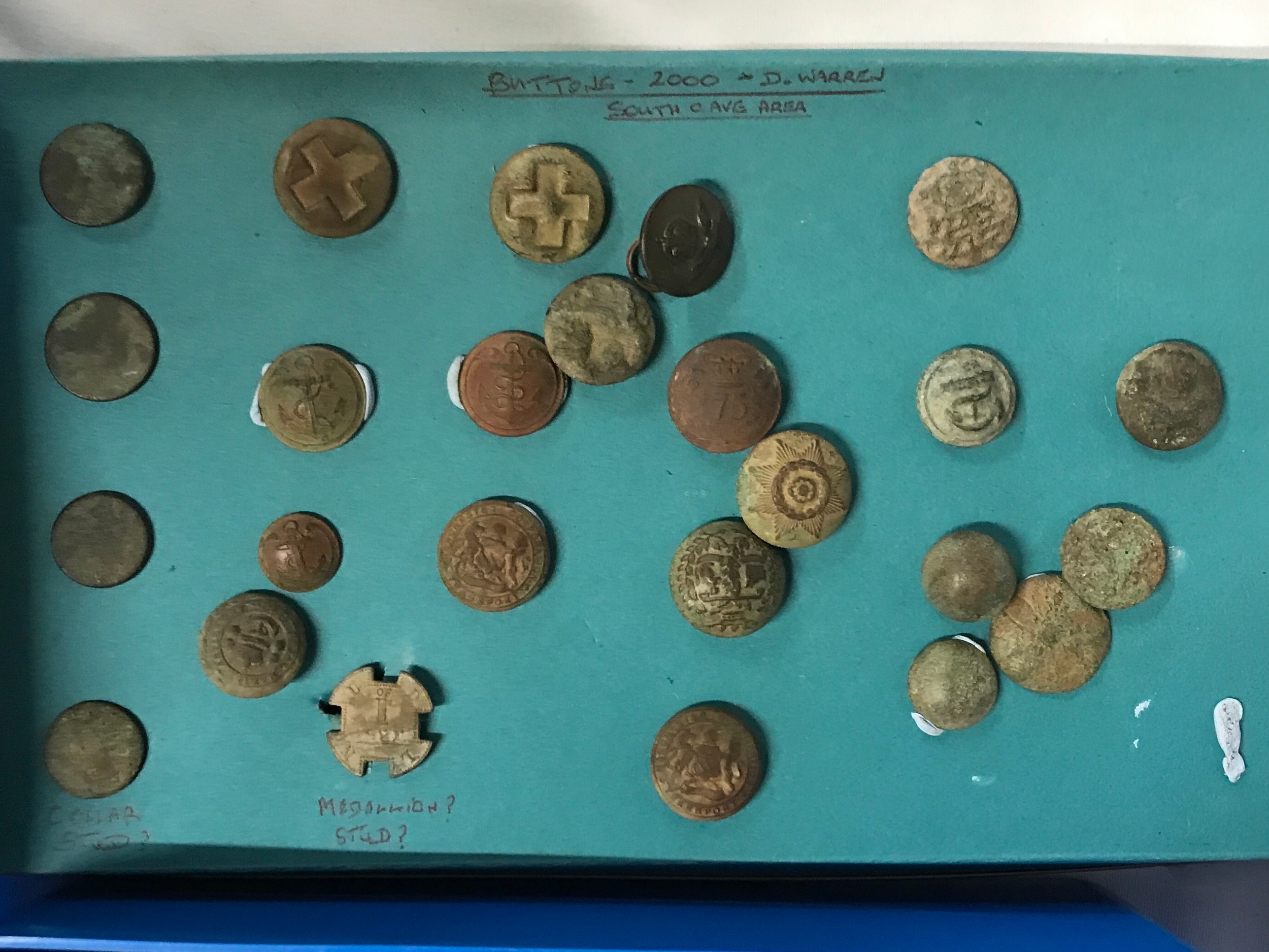 Metal Detecting Finds- Wooden box containing clay pipe parts, lead seals, thimbles, musket balls and - Image 4 of 13