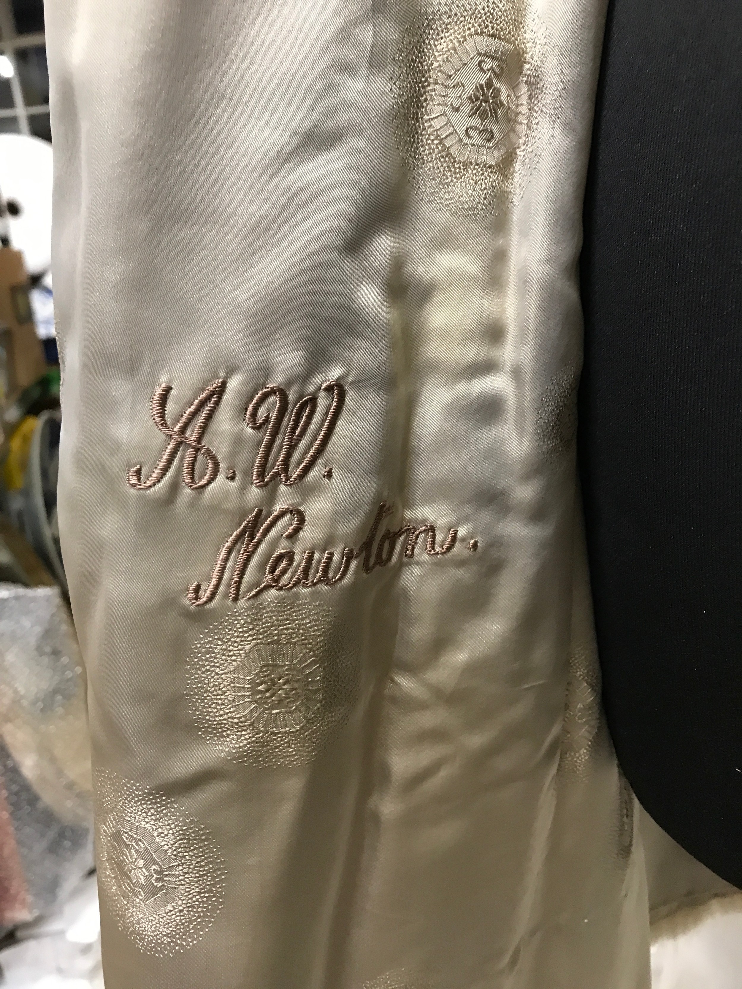 A cream mid-length mink coat with 2 x hook and eye fastenings and curved lapel. Embroidered initials - Image 4 of 4