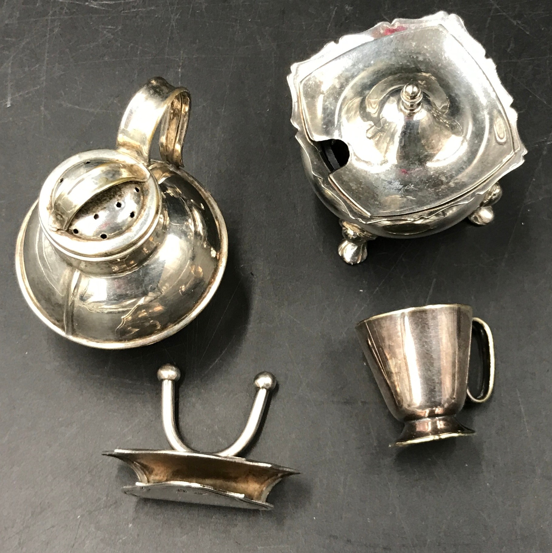 Selection of silver items to include 2 napkin rings Sheffield 1918, three salt & pepper shakers - Image 4 of 5