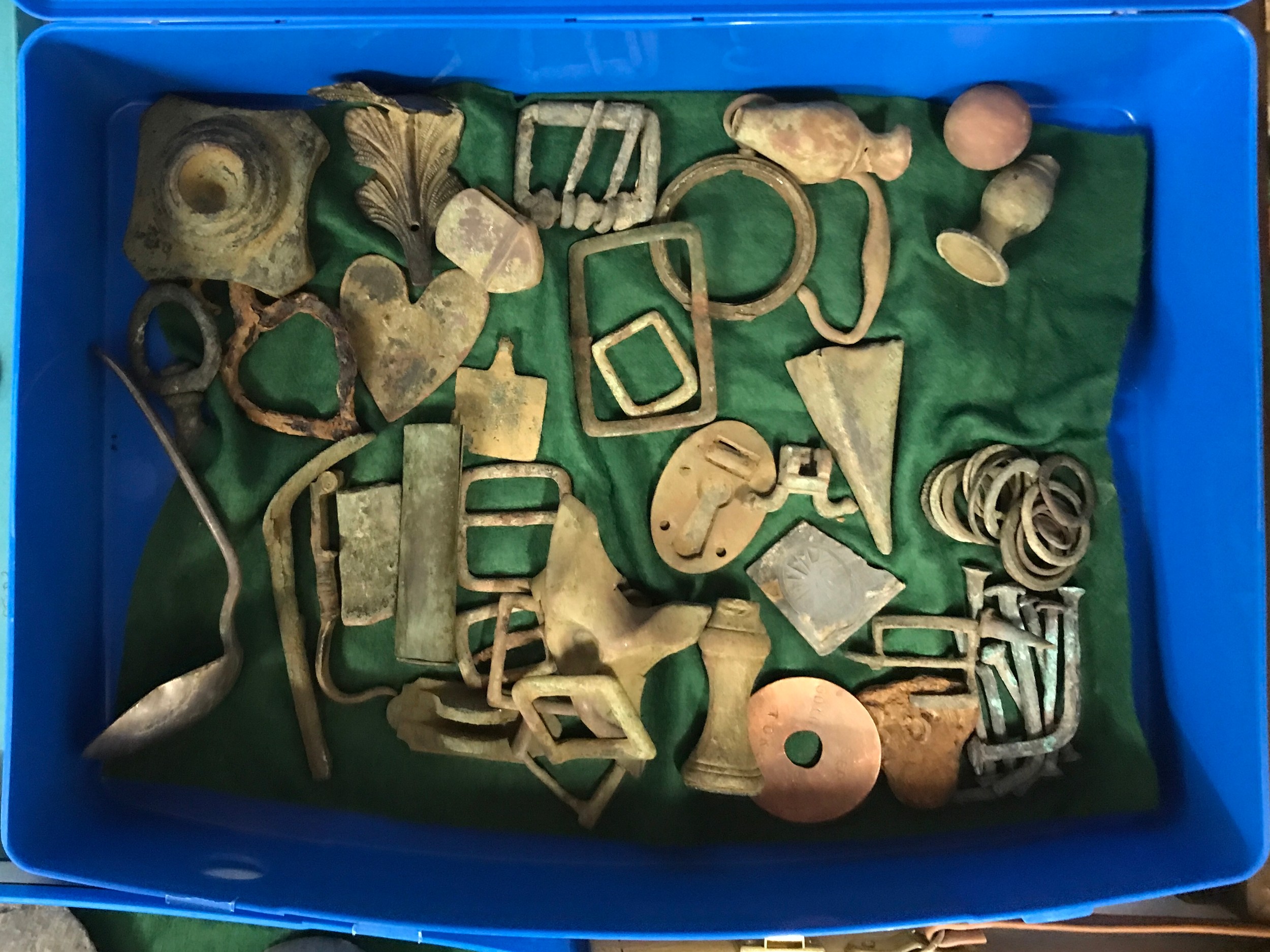 Metal Detecting Finds- Wooden box containing clay pipe parts, lead seals, thimbles, musket balls and - Image 5 of 13