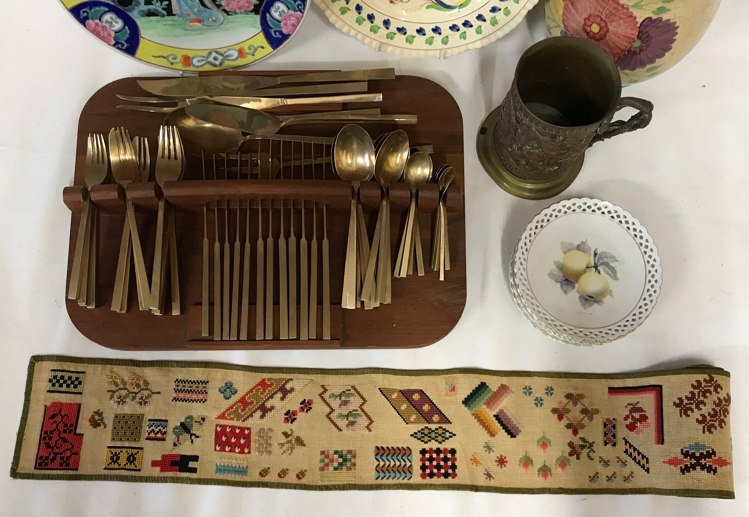 Hand embroidered table runner 180 cm l x 12.5cmm w, five Schumann plates with fruit design and - Image 2 of 5