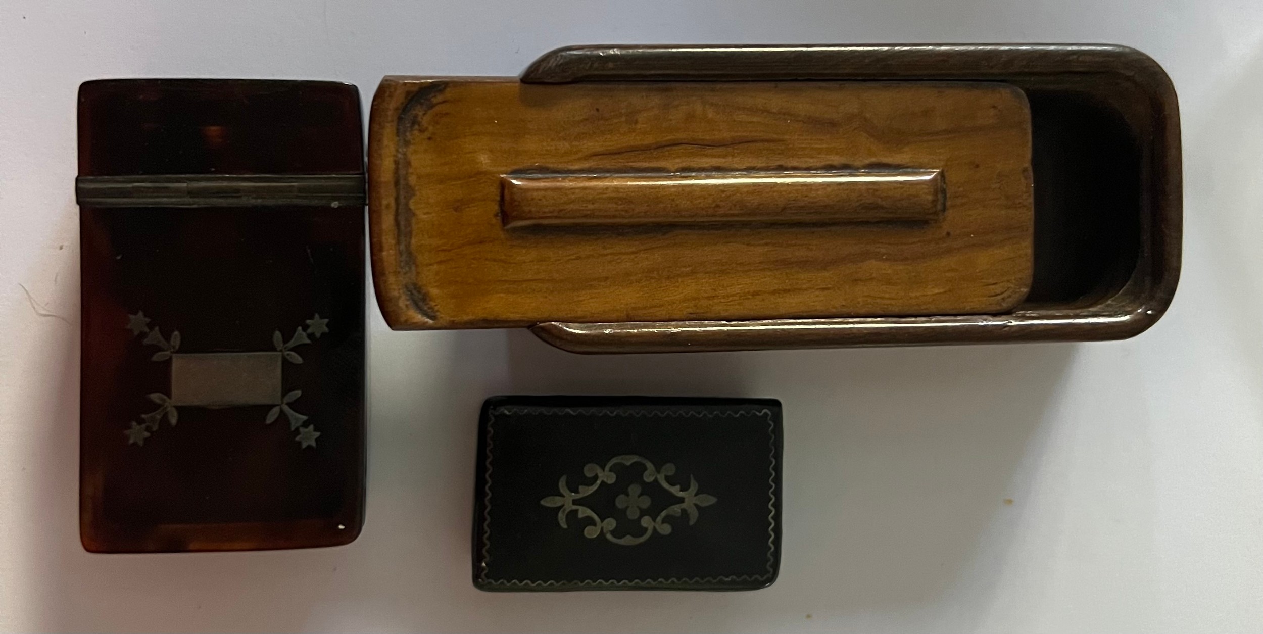 Three snuff boxes including tortoishell pique, papier-mâché and wooden. - Image 3 of 3