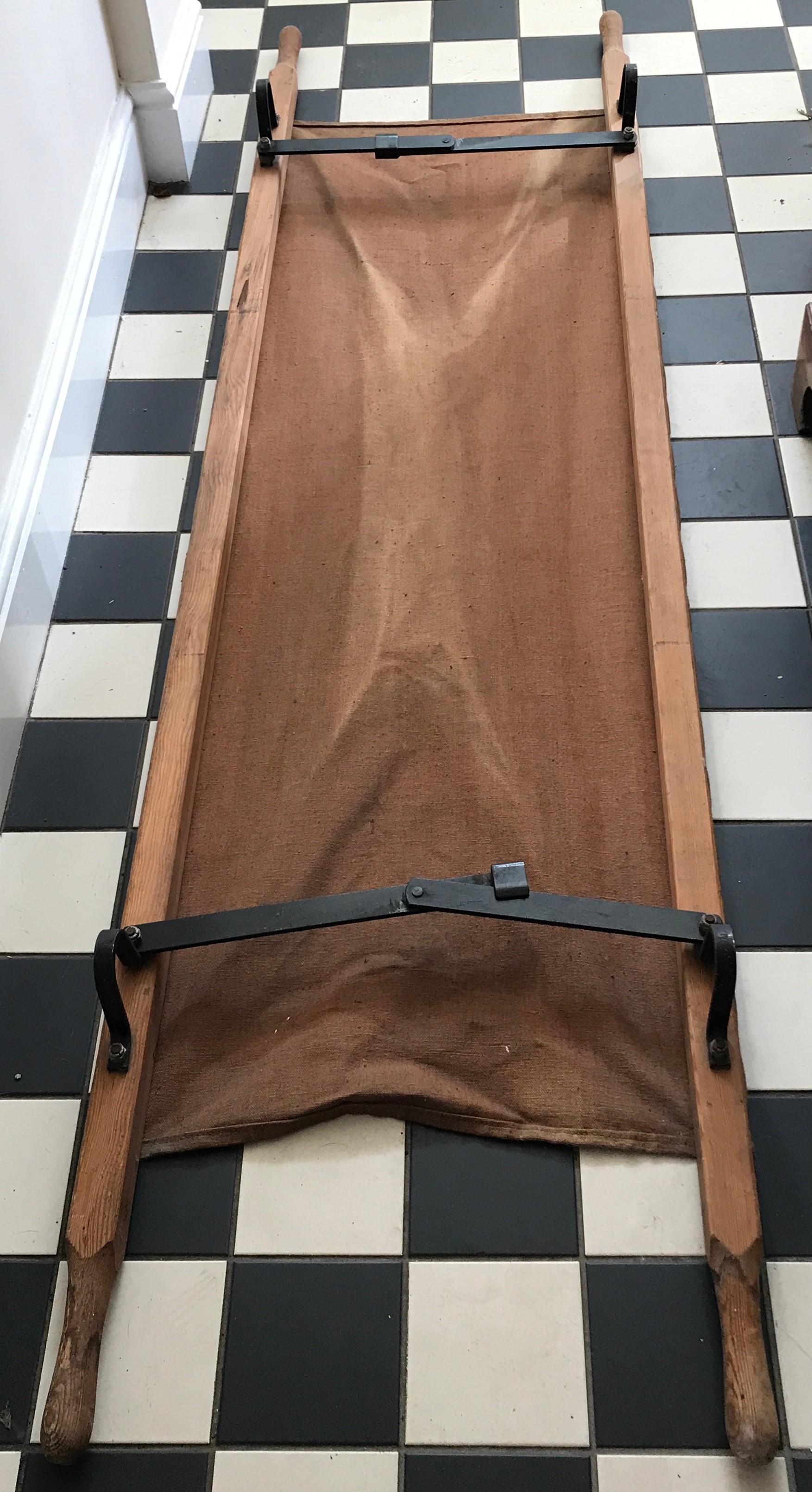 A vintage hospital stretcher with wooden beams and handles along with metal feet and joints 230cm l. - Image 2 of 4