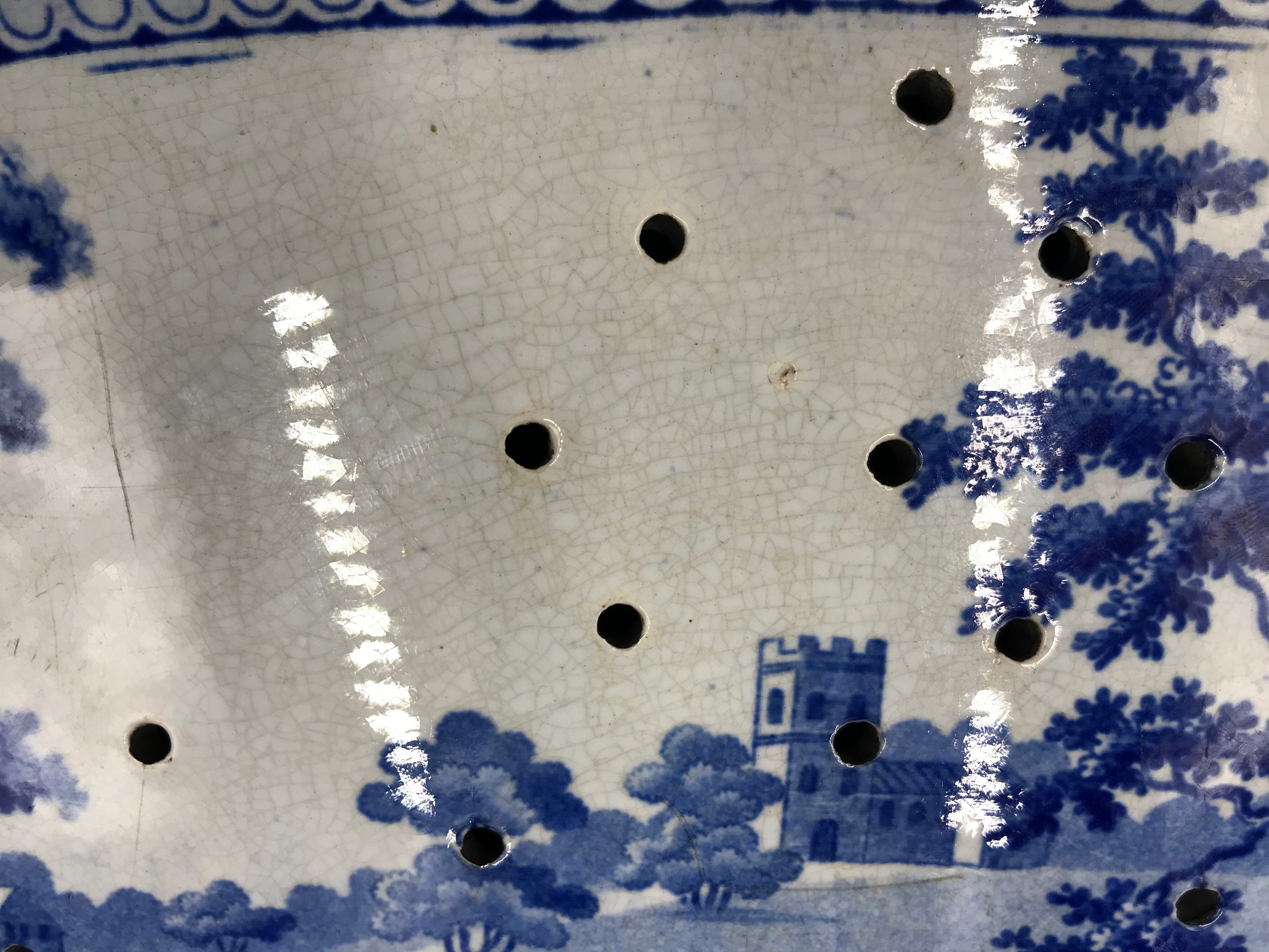 A blue and white transfer printed beemaster meat drainer marked 81 to reverse along with a Spode It - Image 5 of 9