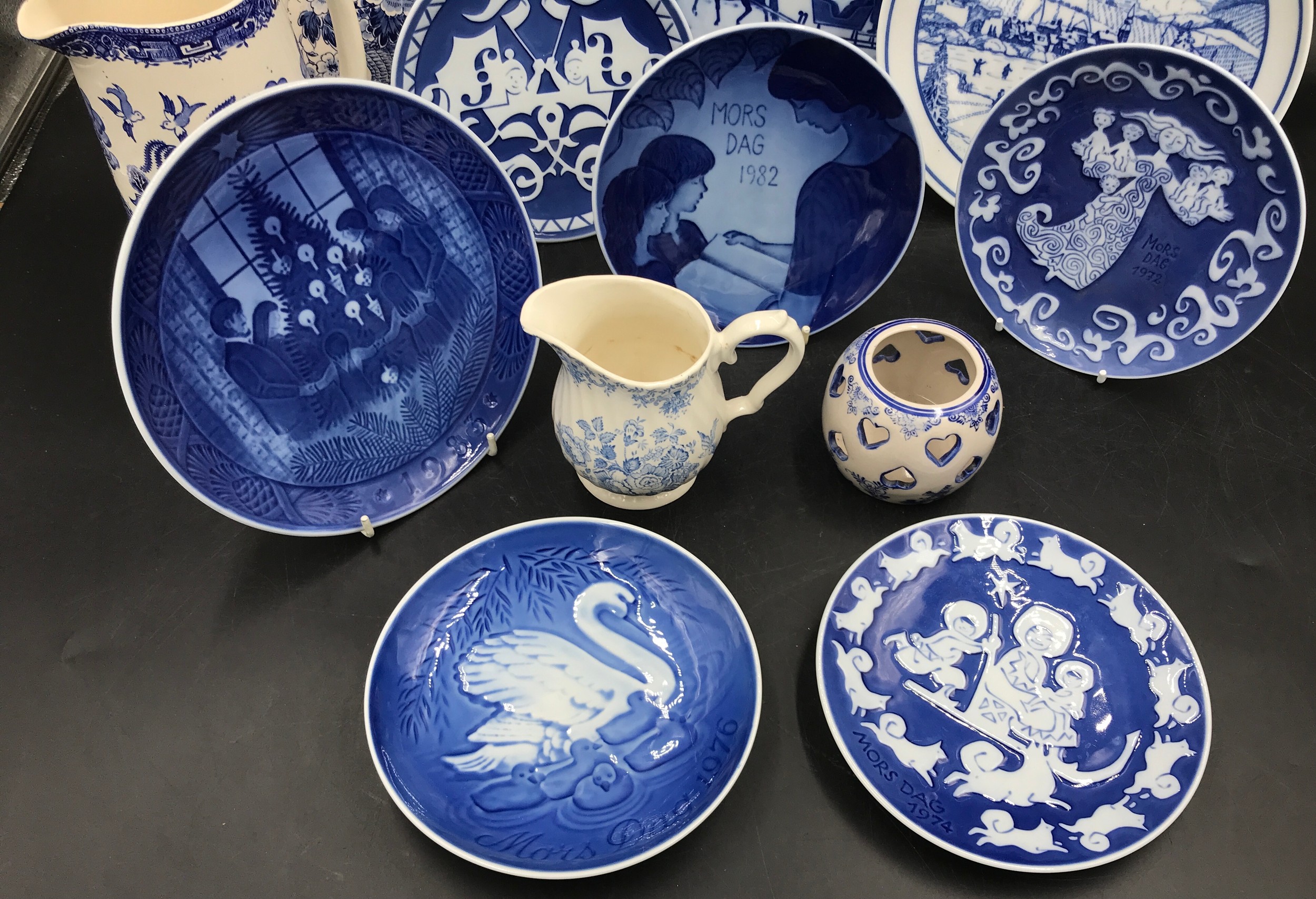 Ceramics to include nine plates, five Royal Copenhagen to commemorate Mother's Day in Denmark, two - Image 4 of 6