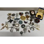 A quantity of Brooches to include Royal Worcester, .925 silver etc.