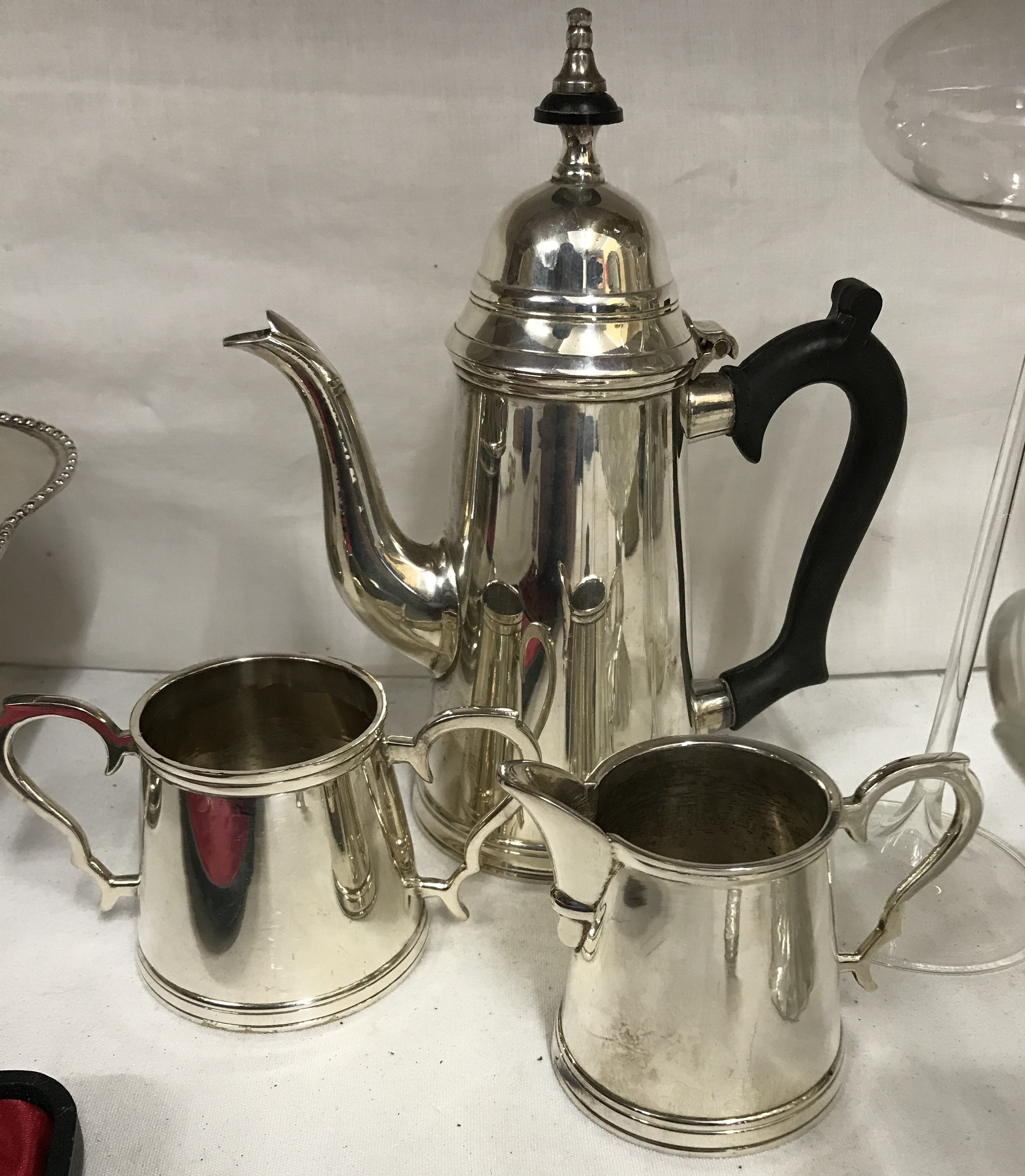 Coffee set consisting of coffee pot 20cm h, cream jug and sugar bowl, a box set of Walker and Hall - Image 4 of 4