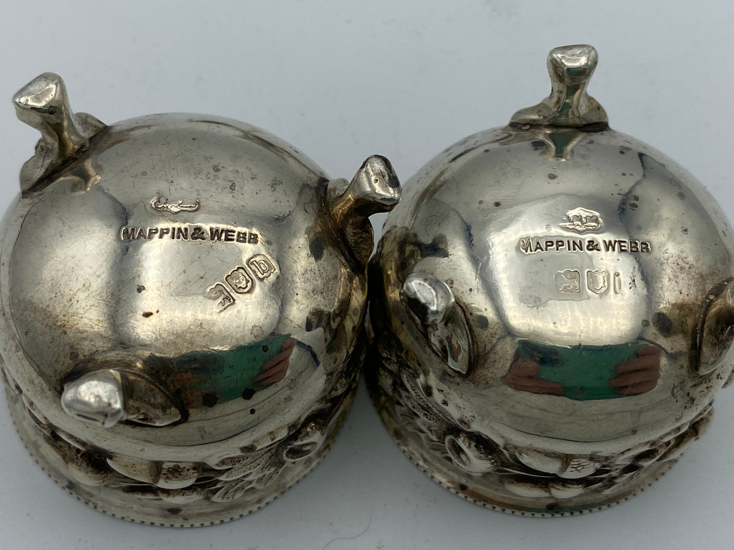 Various silver to include two silver salts embossed with acorns and leaves London 1897 makers mark - Image 2 of 5