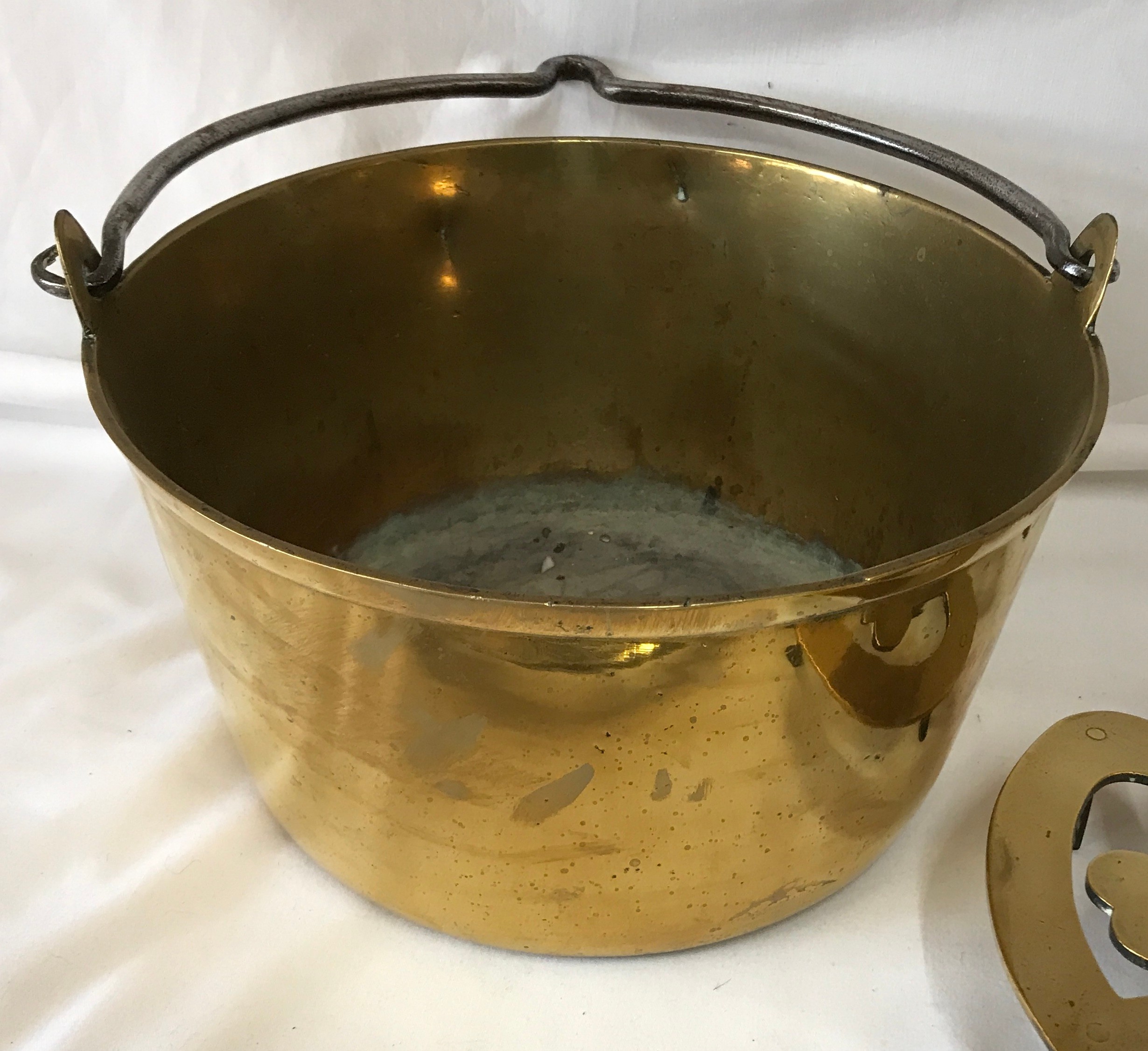 A collection of brassware to include large bucket with swing handle 33cm d, brass utensils and - Image 4 of 4