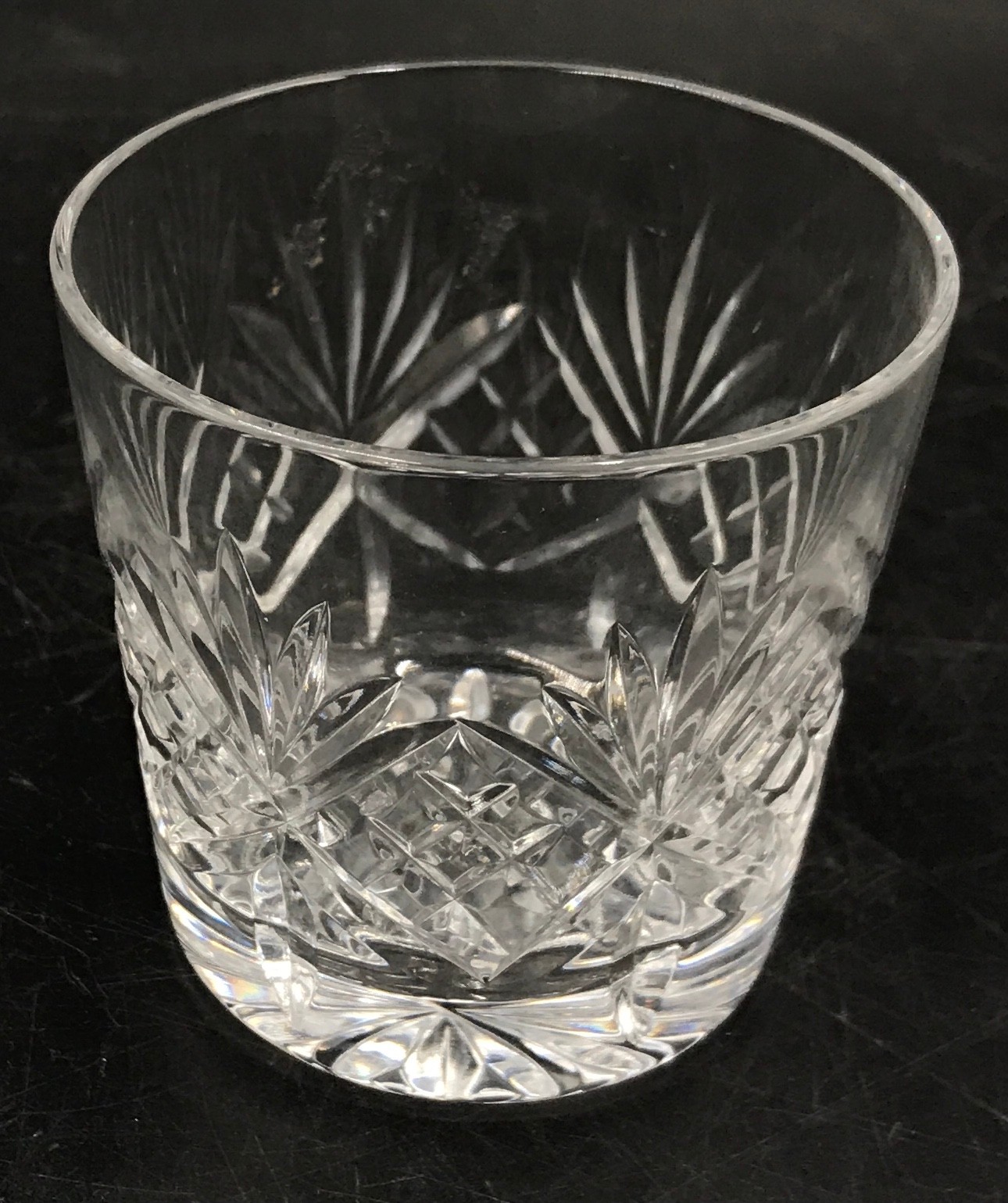 A boxed Edinburgh International hand cut set of four lead crystal glasses. - Image 4 of 6