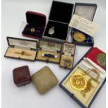 Vintage jewellery and boxes to include silver locket, ring, British museum pendant, brooch with