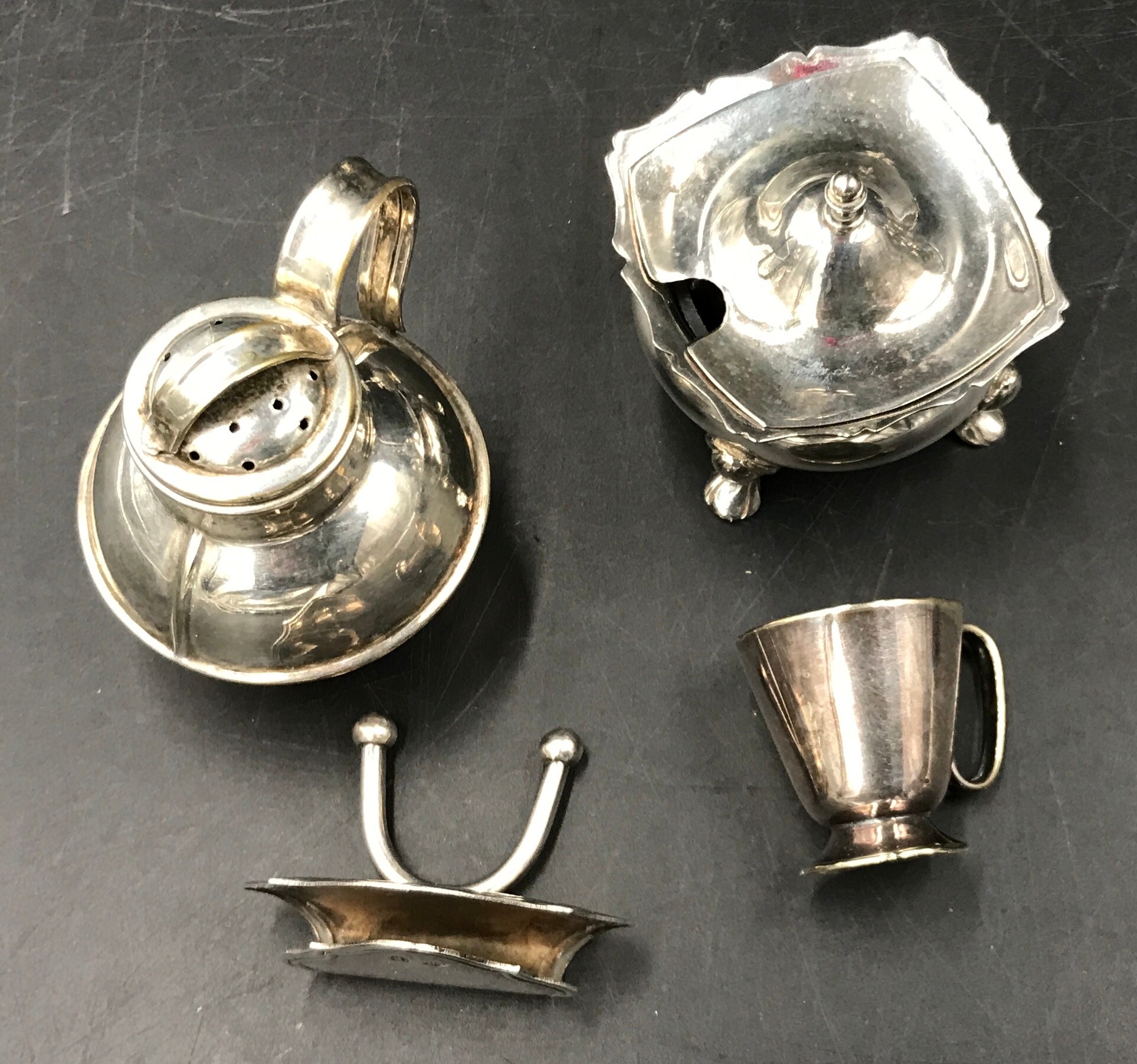 Selection of silver items to include 2 napkin rings Sheffield 1918, three salt & pepper shakers - Image 5 of 5