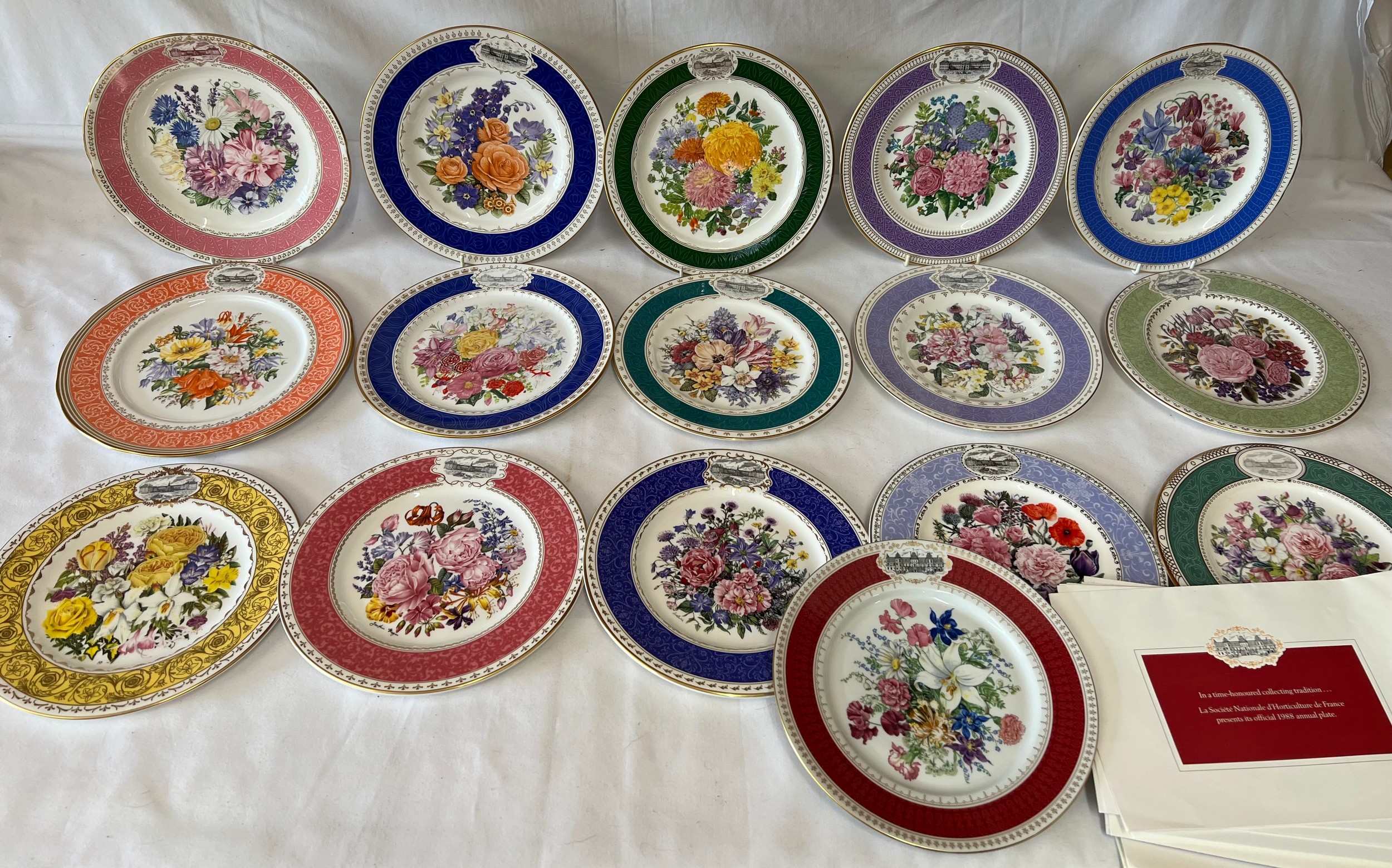 A set of 15 Royal Doulton plates for The Roal Horticultural Society Chelsea Flower Show Plates