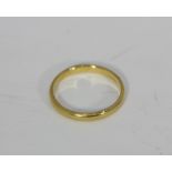 A 22ct gold wedding band 3.4g