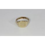 A 9ct gold signet ring with plain cartouche 4.8g