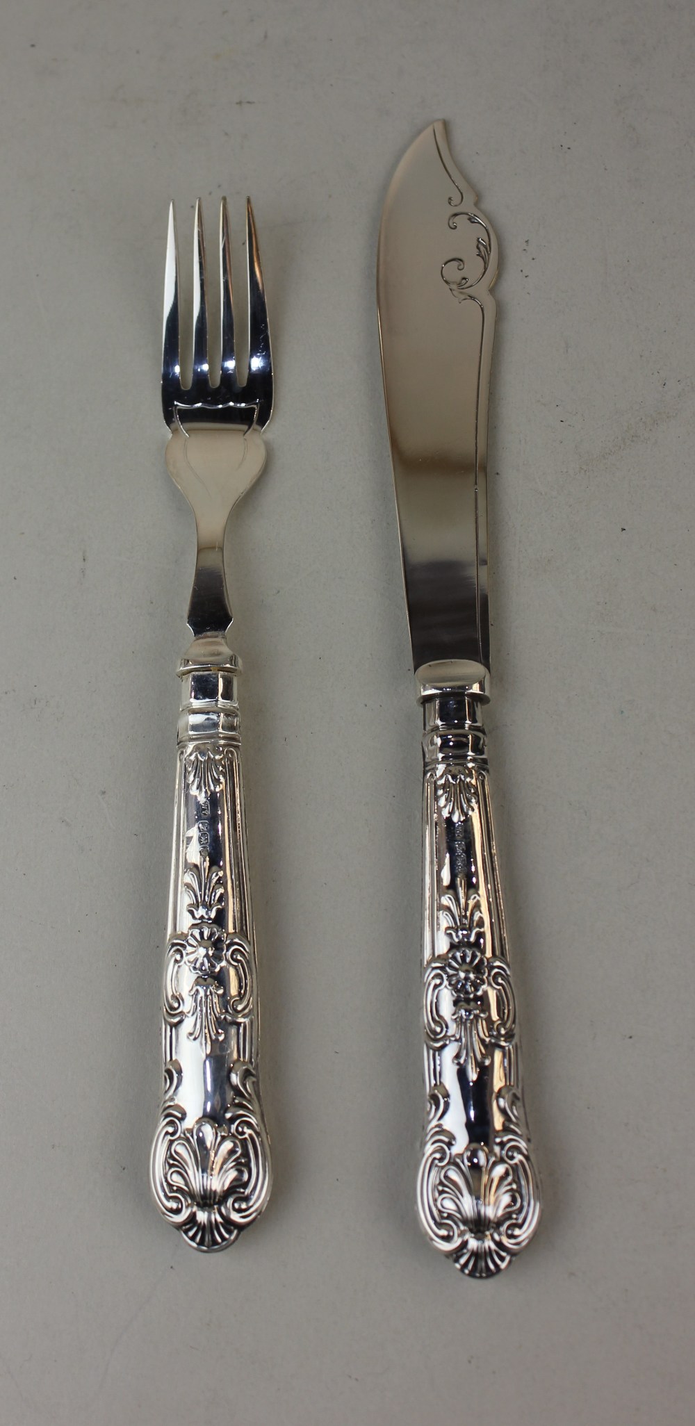 A cased set of six pairs of George V silver handled Kings pattern fish knives and forks and a pair - Image 3 of 3