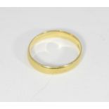 A 22ct gold wedding band 3.1g