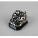 A lion head blood stone seal with gem set eyes, 2cm