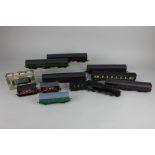 Graham Farish, an LMS 5125 model railway locomotive and tender, together with four various