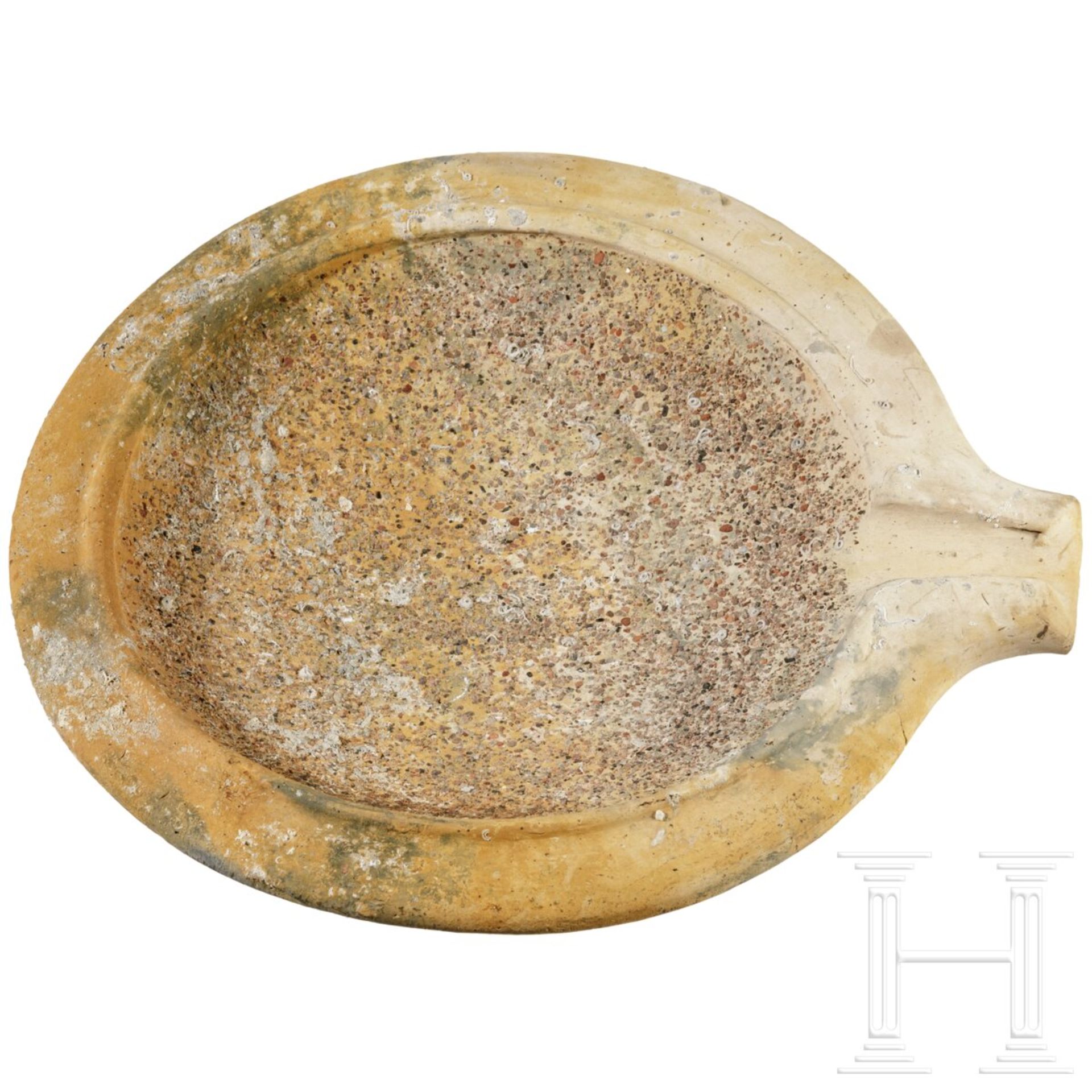 Reibschale aus Ton mit Quarzsandauflage (mortarium), römisch, 1. - 4. Jhdt. n. Chr. - Bild 2 aus 5