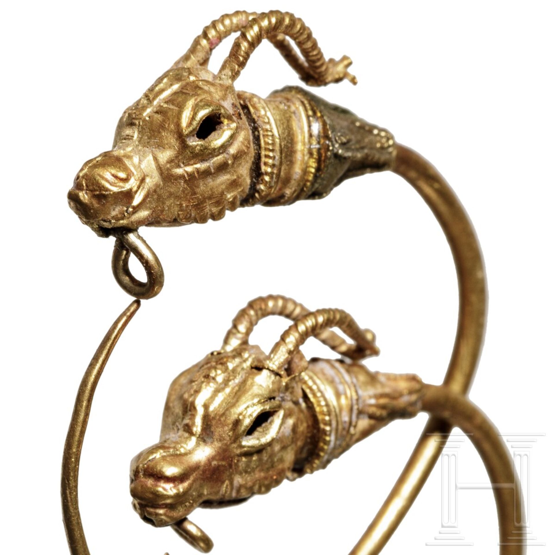 Goldenes Ohrringpaar mit Tierkopfprotomen, hellenistisch, 3. - 2. Jhdt. v. Chr. - Image 4 of 4