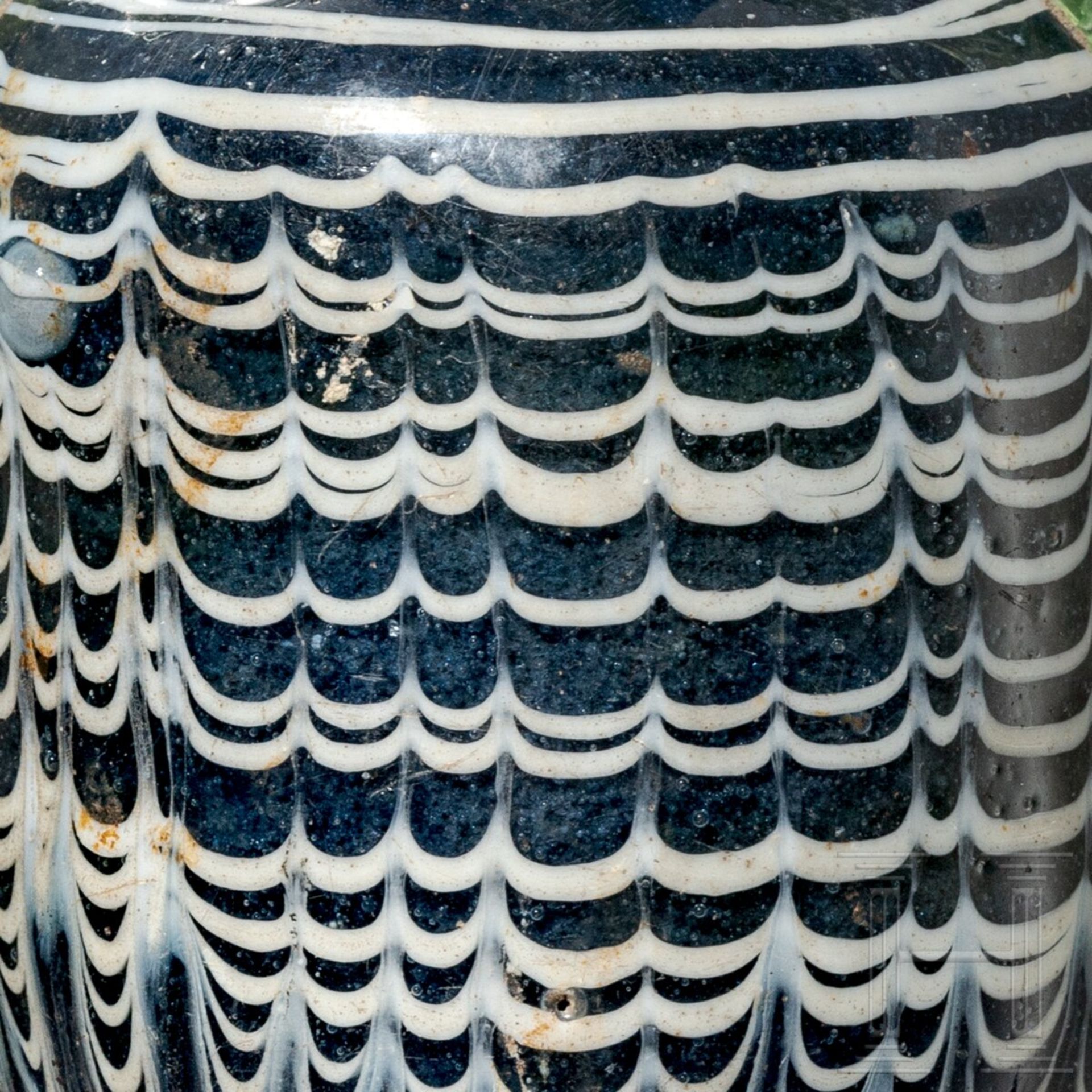 Polychromer Glas-Amphoriskos, hellenistisch, östlicher Mittelmeerraum, 2. - Mitte 1. Jhdt. v. Chr. - Bild 5 aus 6