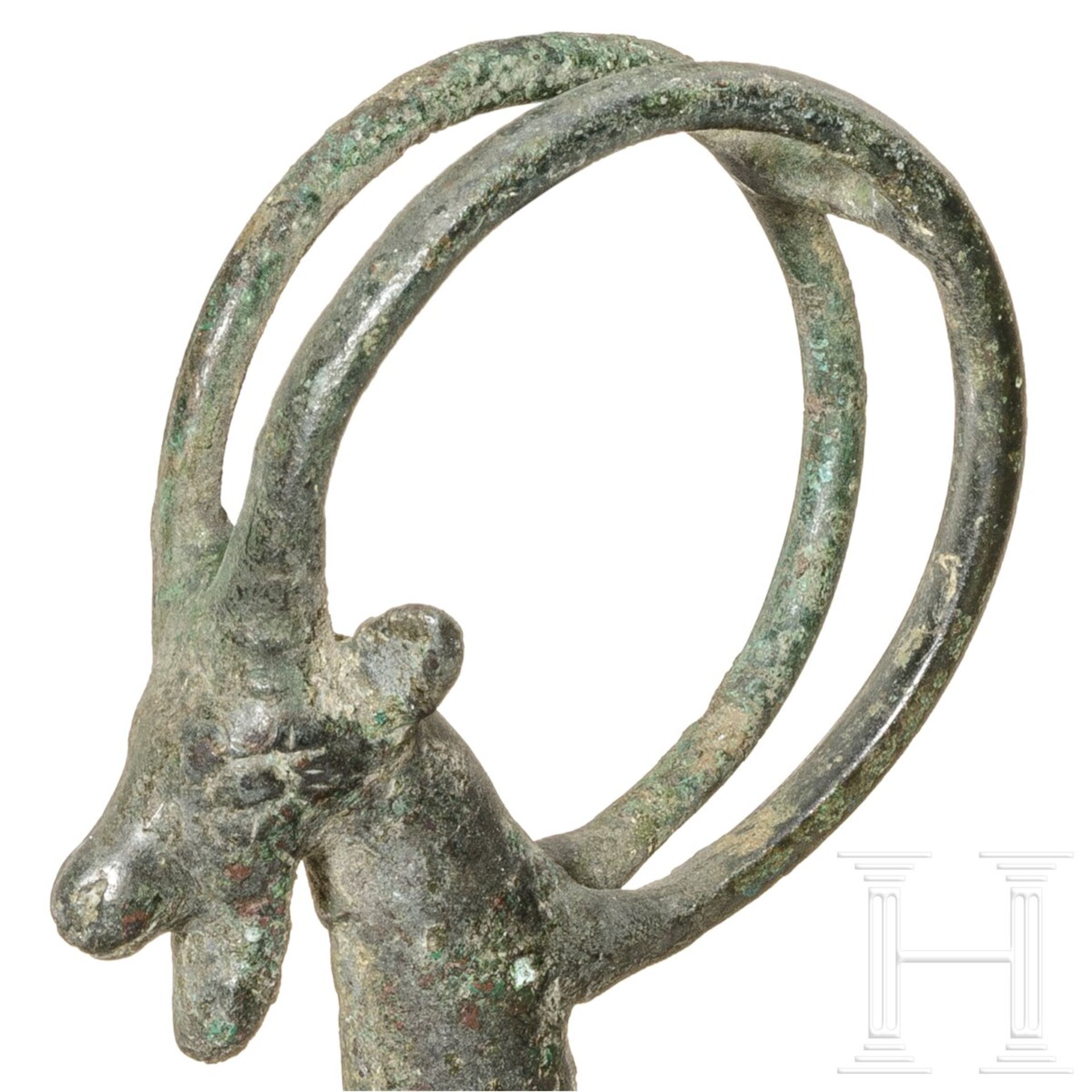 Wetzstein mit Bronzegriff in Gestalt eines Steinbocks, Luristan, ca. 1000 v. Chr.  - Bild 5 aus 5
