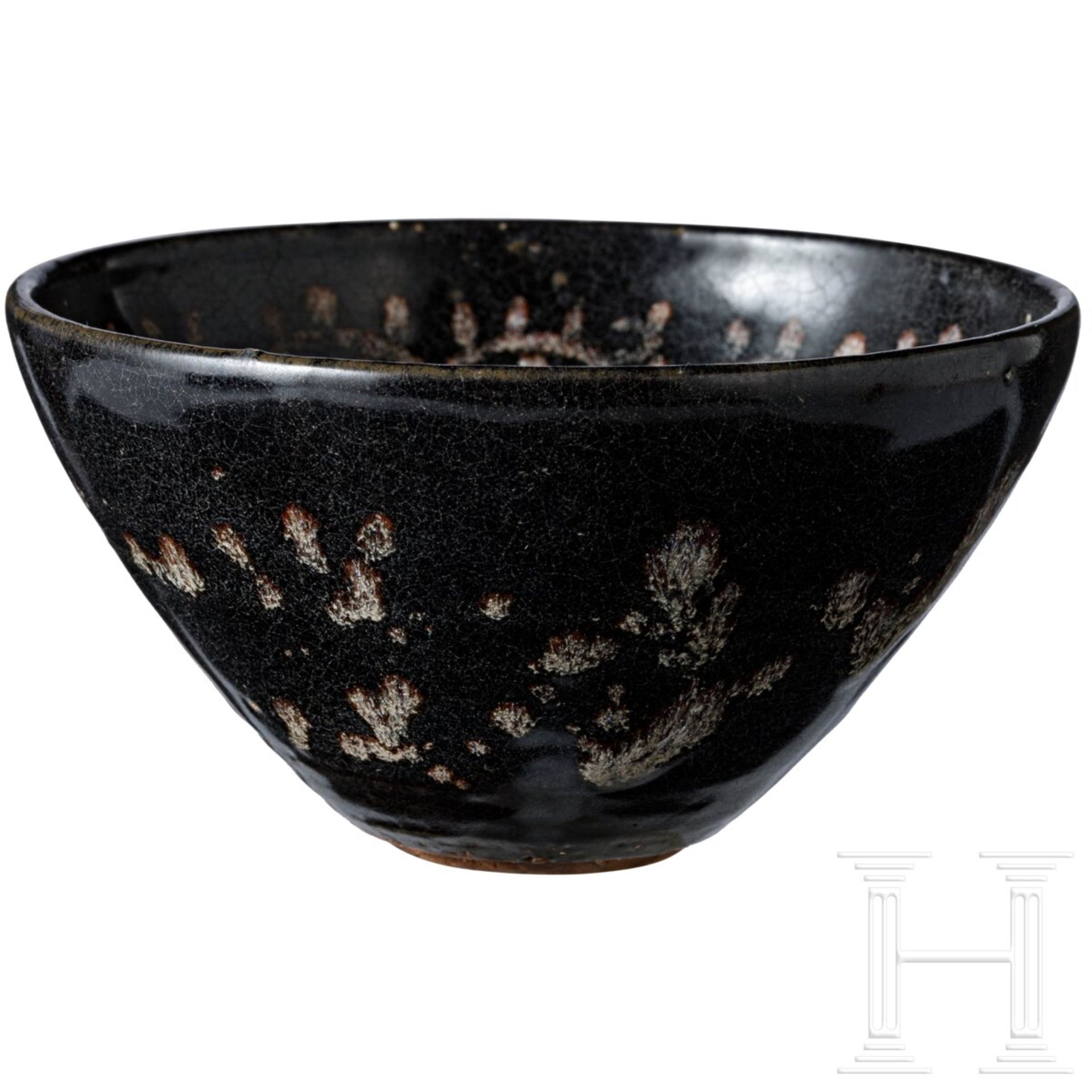 Sehr seltene Teeschale, bemalt im Jizhou-Tixi-Stil, südliche Song-/Yuan-Dynastie, 13. - 14. Jhdt. - Bild 3 aus 14