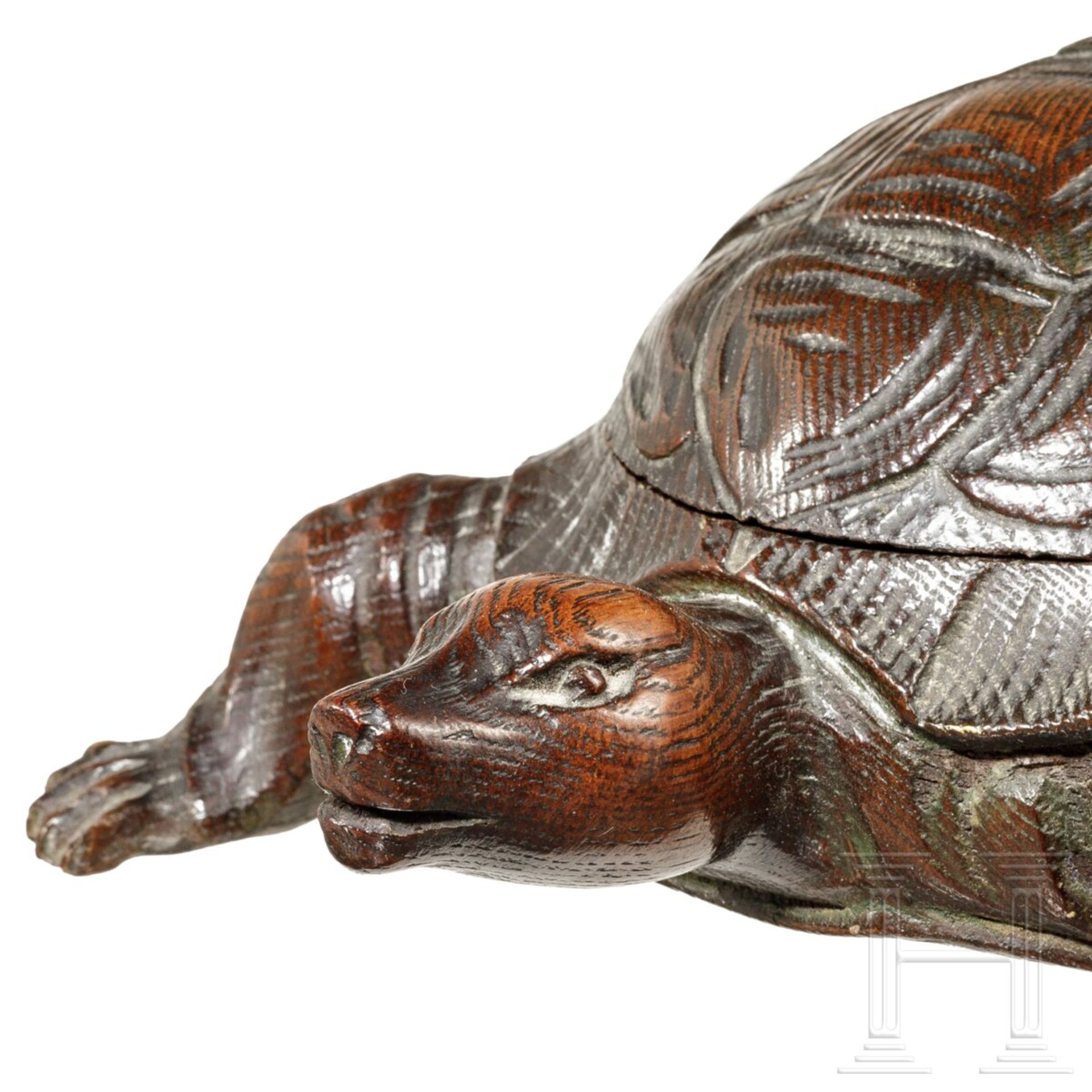 Hölzerne Deckeldose in Form einer Schildkröte, deutsch, Mitte 19. Jhdt. - Image 3 of 3