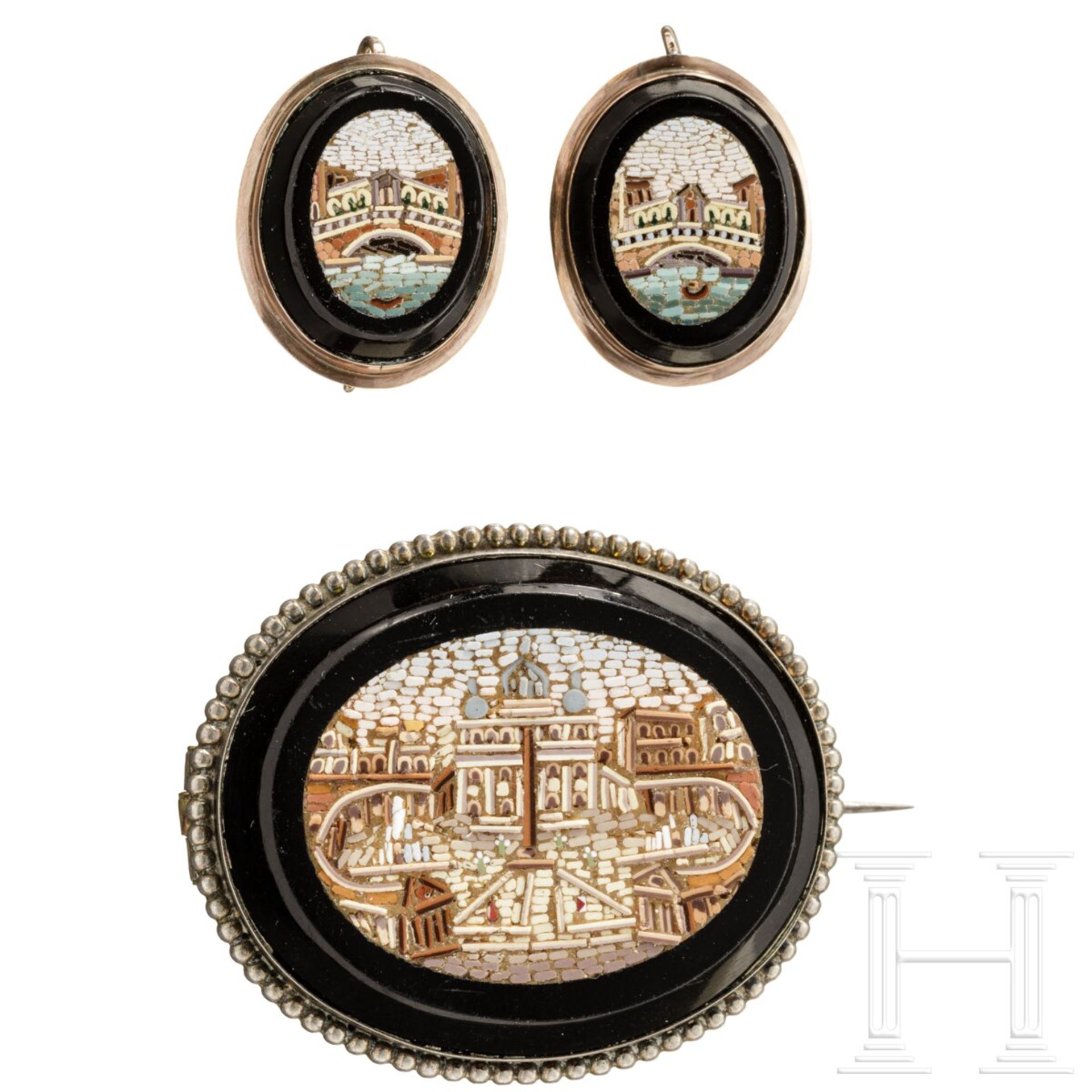 Ein Paar Mikro-Mosaik-Ohrringe und Brosche, um 1870