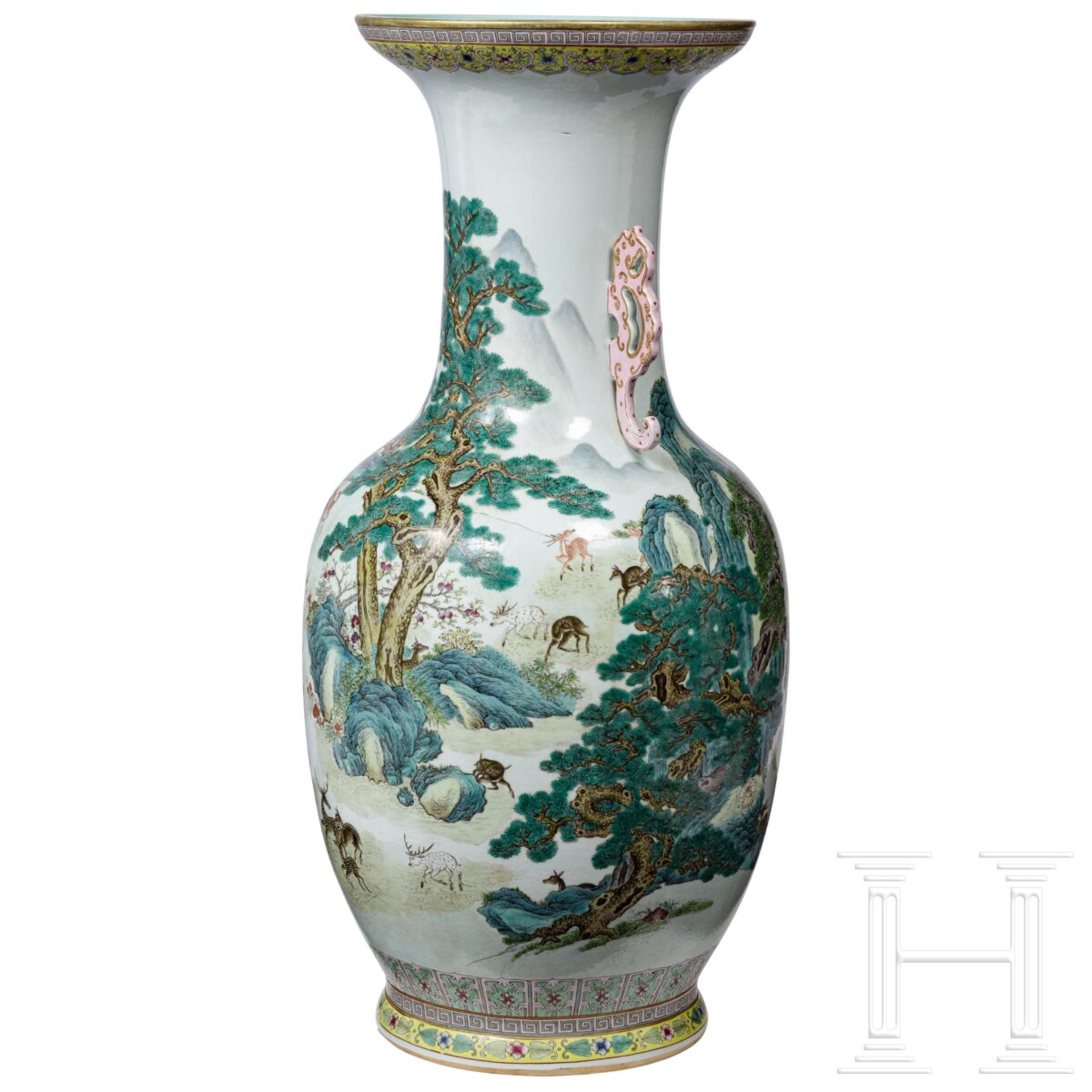 Monumentale Famille-rose-Vase mit "Hundert-Hirsche-Dekor", späte Qing-Dynastie oder frühe Republik,  - Bild 4 aus 24
