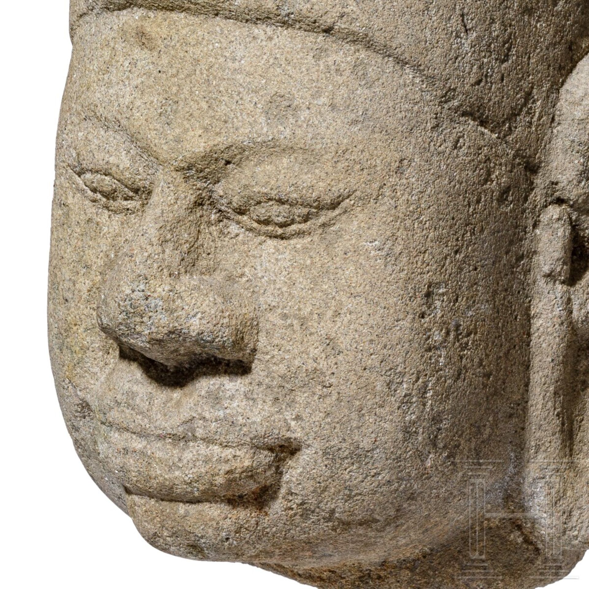 Kleiner Kopf des Vishnu aus Sandstein, Prae-Khmer, Mekongdelta, 7./8. Jhdt. - Bild 6 aus 7
