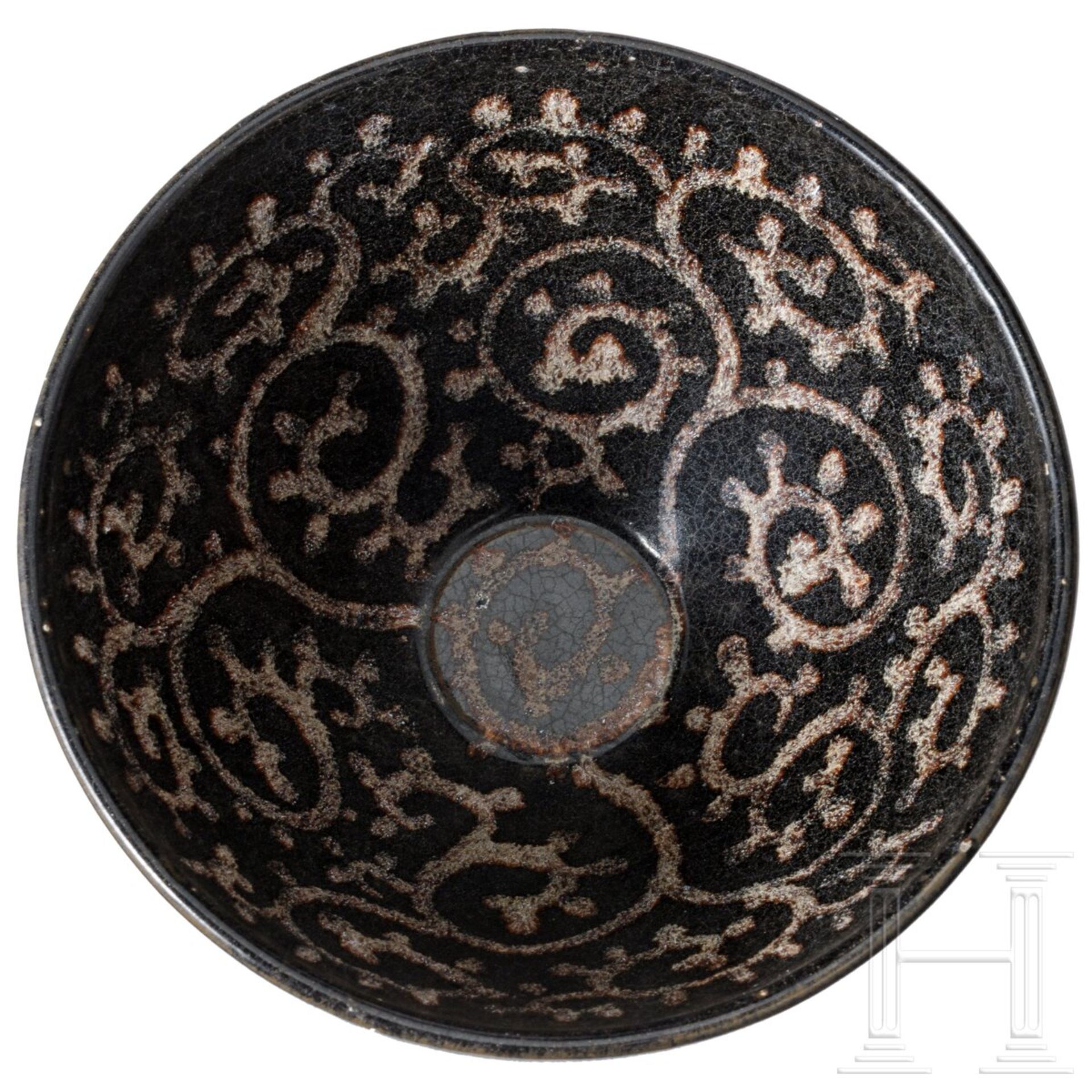 Sehr seltene Teeschale, bemalt im Jizhou-Tixi-Stil, südliche Song-/Yuan-Dynastie, 13. - 14. Jhdt. - Bild 2 aus 14