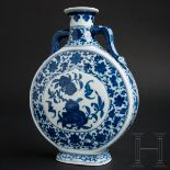 Pilgerflasche (Moonflask) aus blau-weißem Porzellan, China, Tao-Quang-Periode