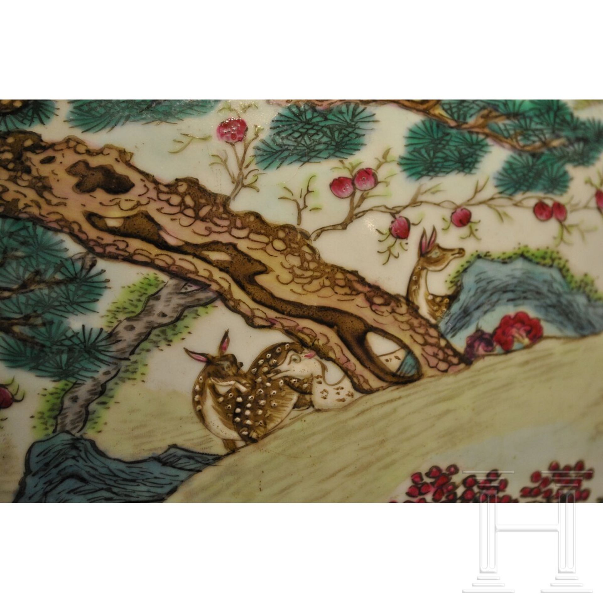 Monumentale Famille-rose-Vase mit "Hundert-Hirsche-Dekor", späte Qing-Dynastie oder frühe Republik,  - Bild 20 aus 24