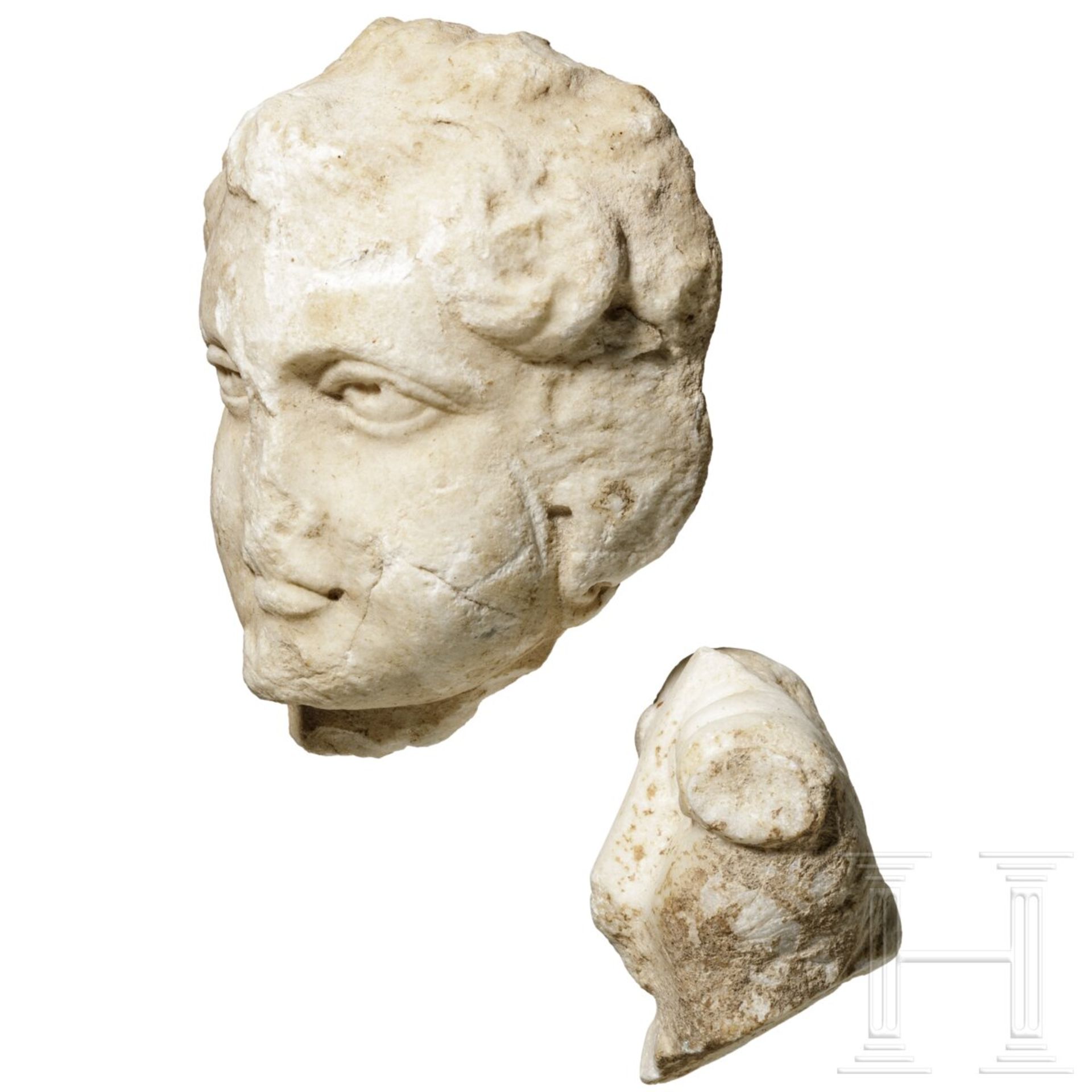 Marmorkopf eines Knaben und Marmorhand, römisch, 2. - Mitte 3. Jhdt. - Image 3 of 4
