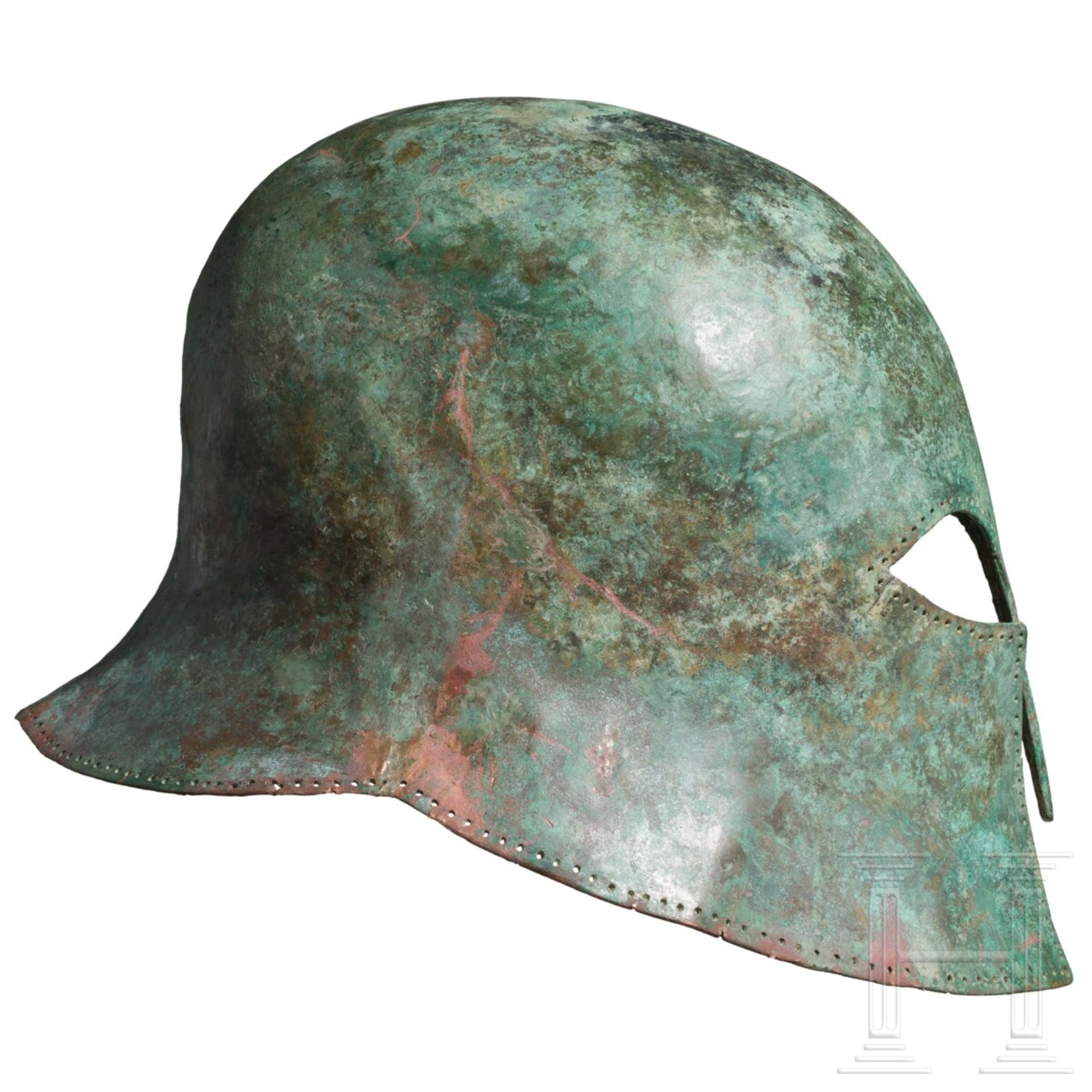 Korinthischer Helm der frühen zweiten Stufe, Mitte bis 2. Hälfte 7. Jhdt. v. Chr. - Bild 4 aus 4