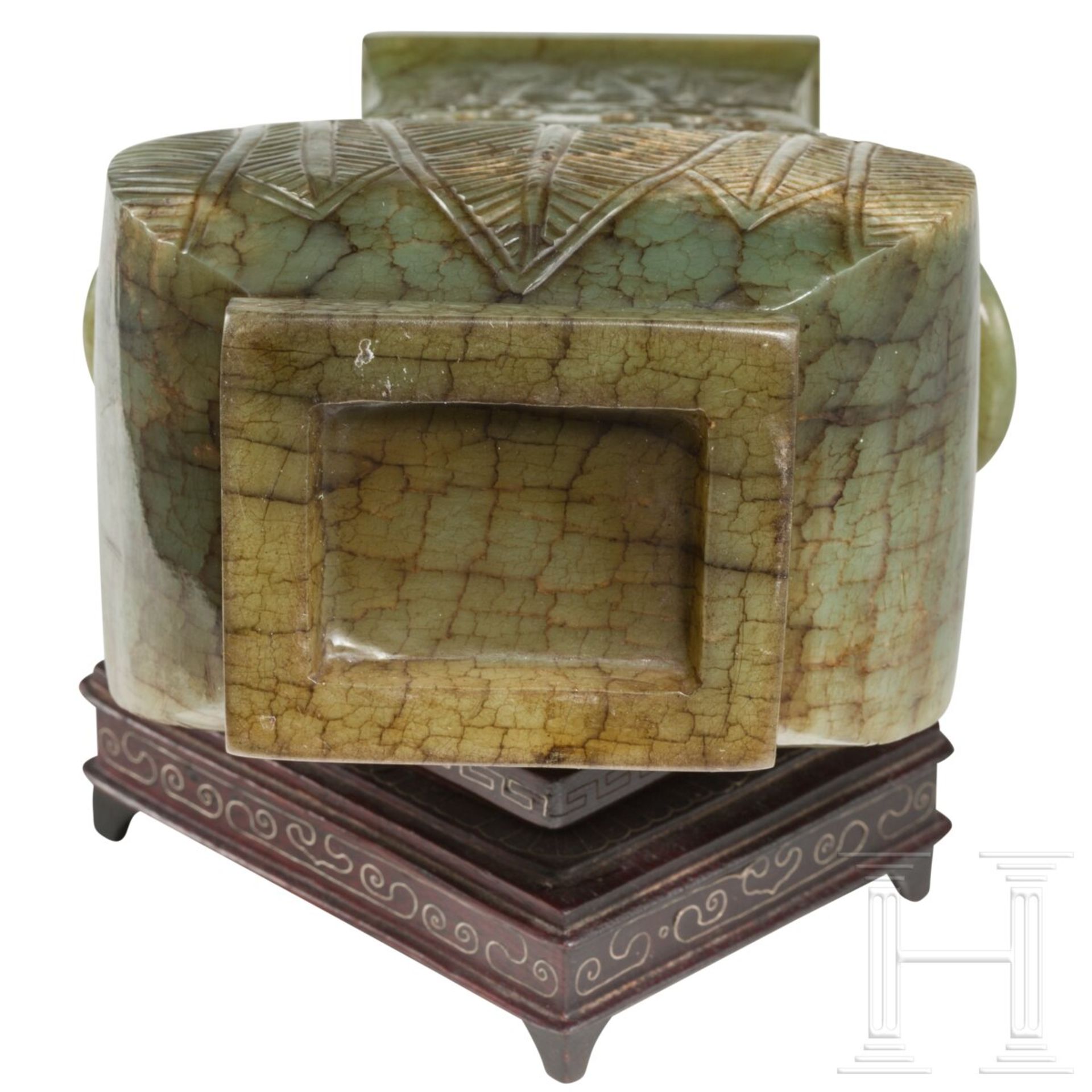 Deckelvase aus Jade mit vegetabilem Dekor, China, 20. Jhdt. - Image 3 of 4