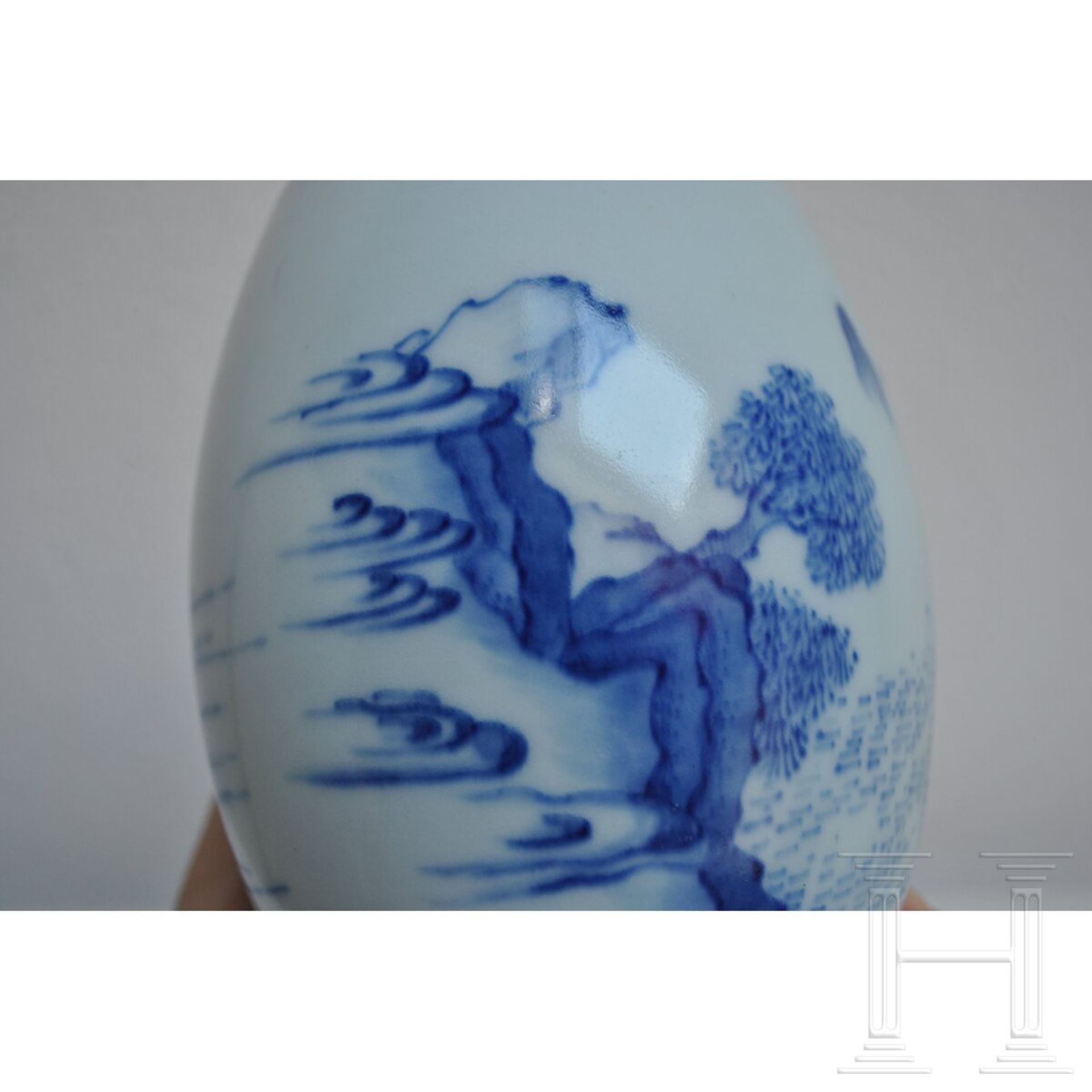 Blau-weiße Vase mit Gelehrtenszene, China, wahrscheinlich Kangxi-Periode (1661 - 1722) oder später - Bild 10 aus 14