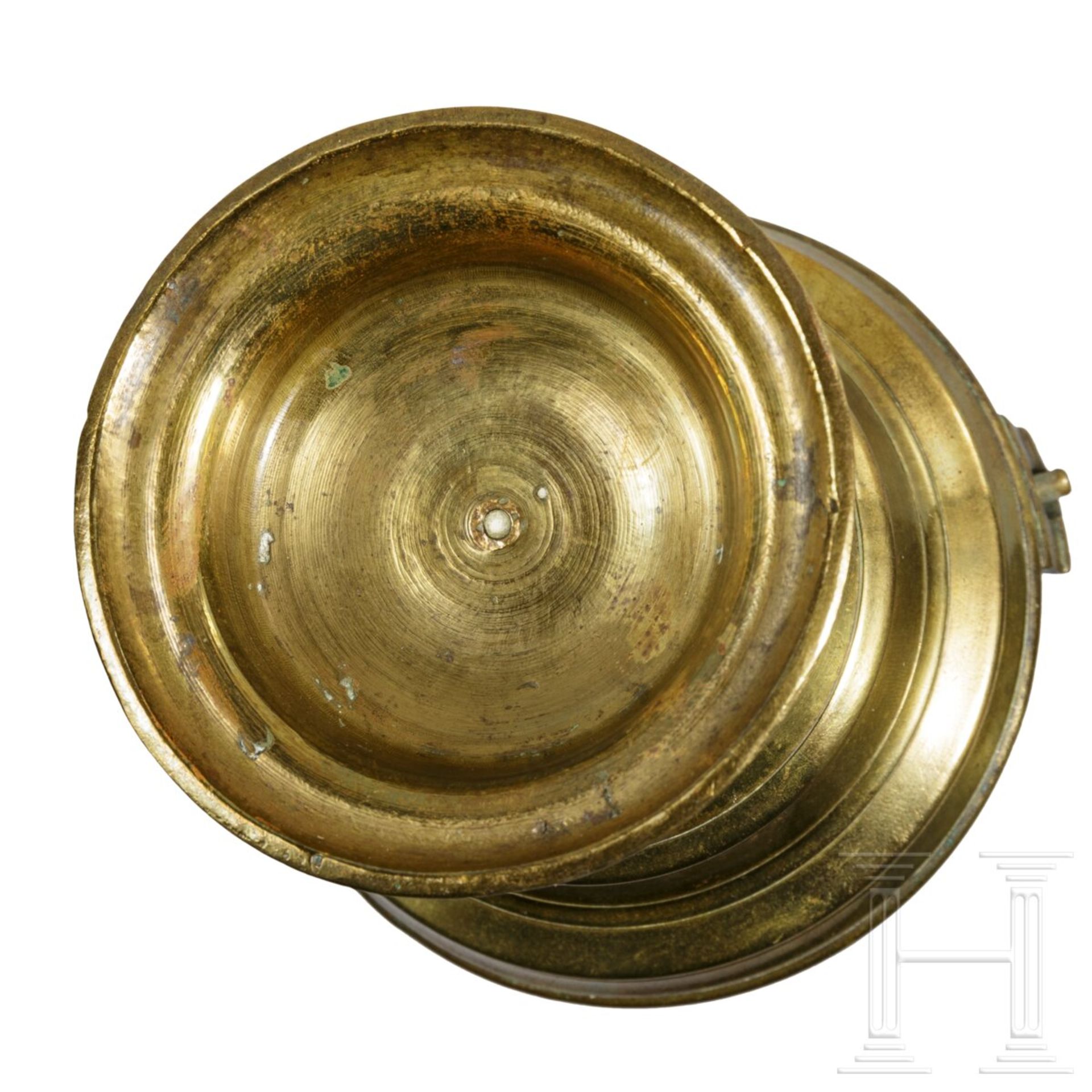 Kleiner spätgotischer Weihwasserkessel, flämisch, um 1500 - Bild 3 aus 4