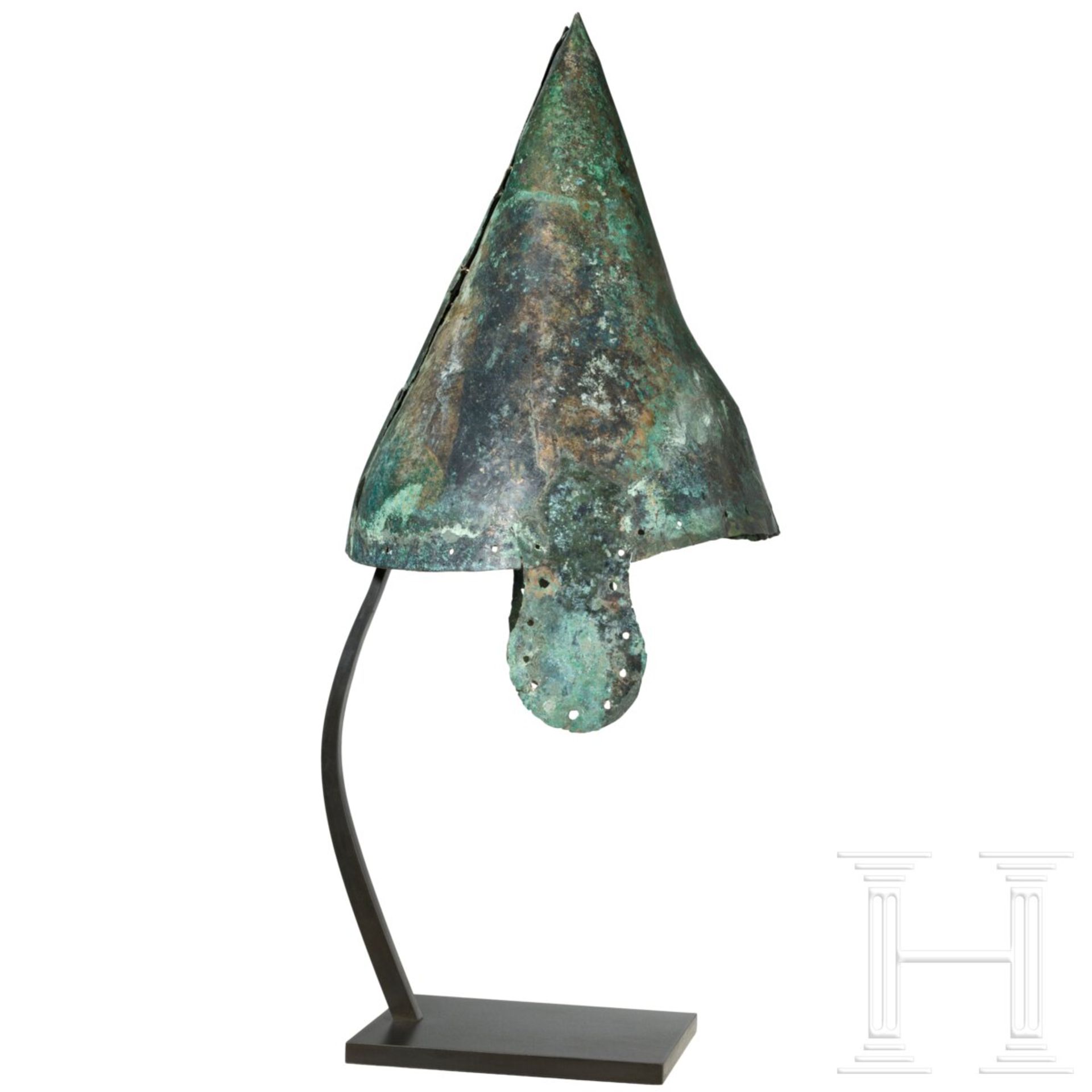 Spitzhelm aus Bronze, altassyrisch (oder urartäisch), 8. - 7. Jhdt. v. Chr. - Bild 4 aus 4