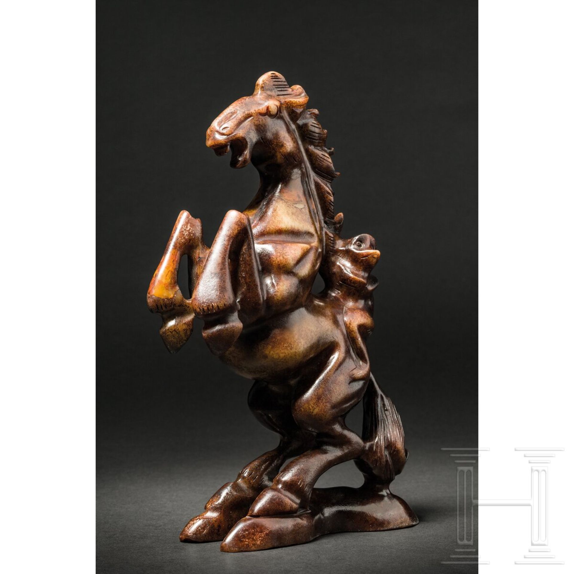 Zwei große Jadeit-Figuren "Äffchen mit Pferd", China, 20. Jhdt.  - Bild 3 aus 7