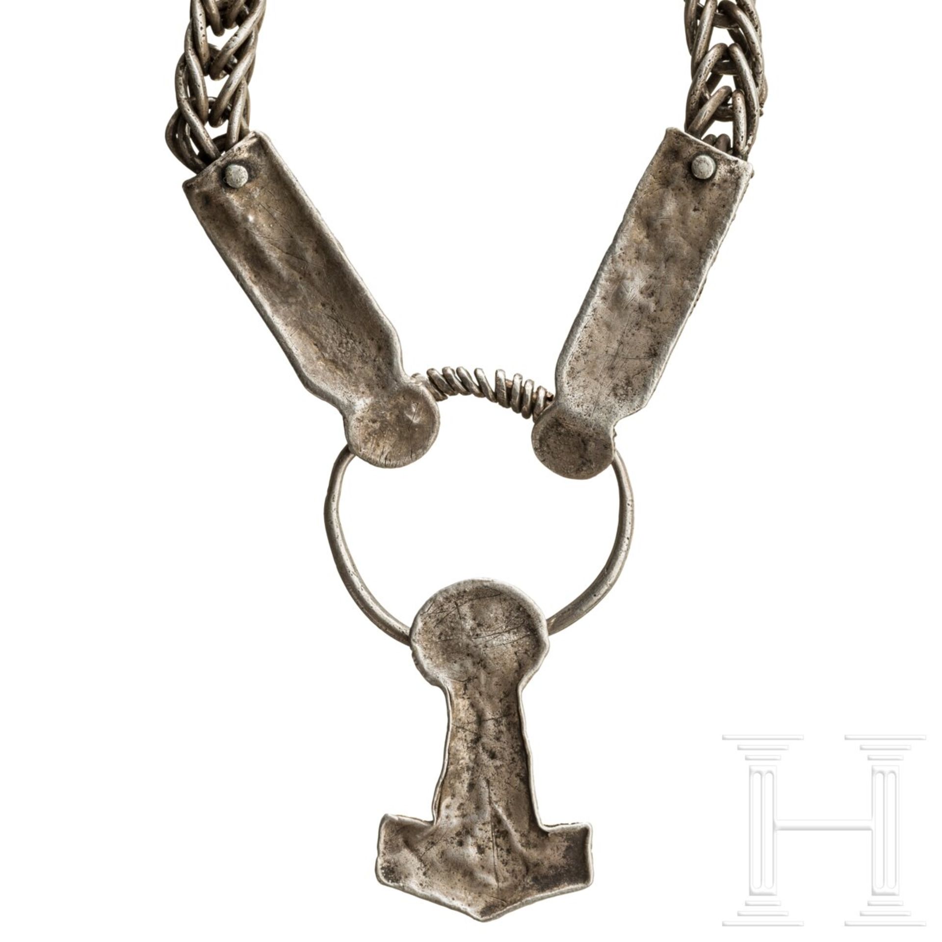 Silberkette mit Tierkopfenden und Thorshammer im Mammenstil, 10. Jhdt. - Image 4 of 7